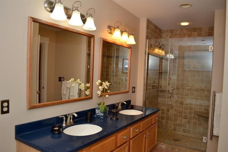 Topridge 4BR, 4BA Townhome with Breathtaking Mountain Views, Hot Tub, Ski In Ski Out, Sports Center