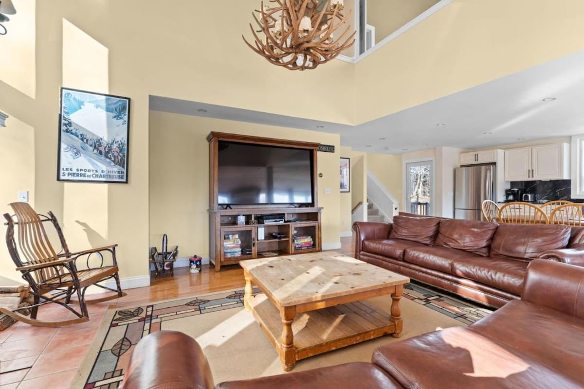 The Navillus House with Hot Tub, Slopeside, Ski On Ski Off, Air Conditioning