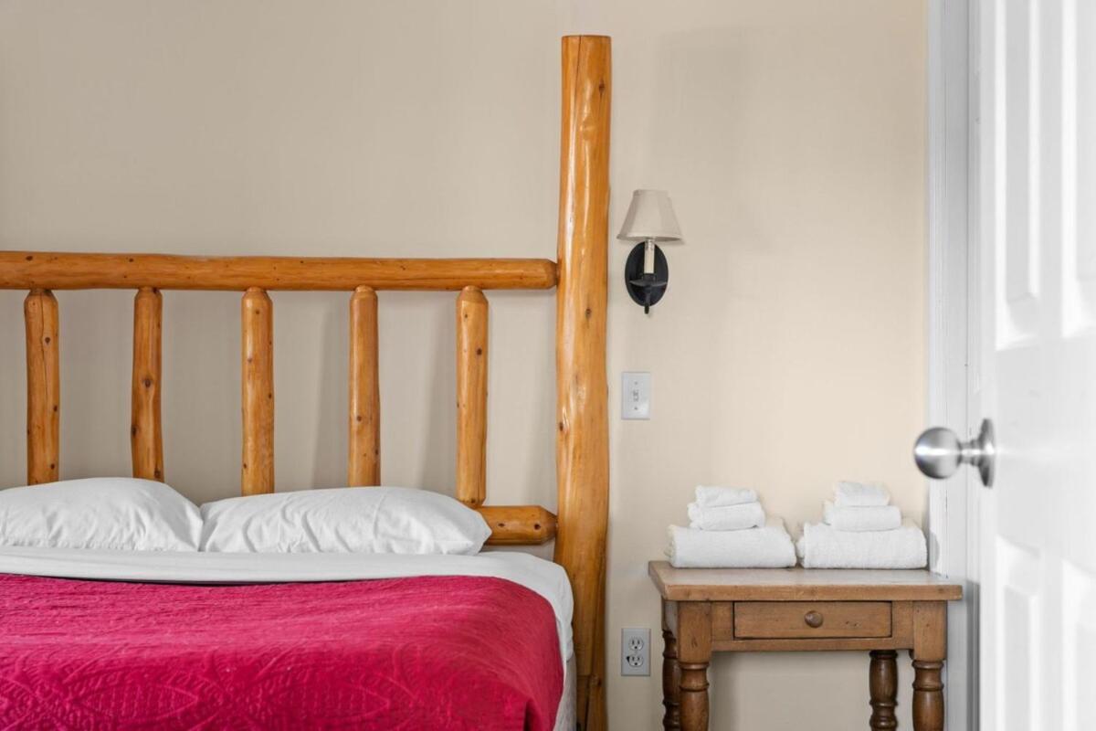 The Navillus House with Hot Tub, Slopeside, Ski On Ski Off, Air Conditioning