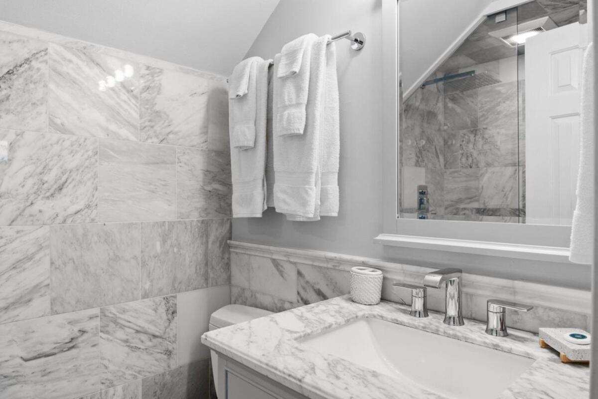 The Navillus House with Hot Tub, Slopeside, Ski On Ski Off, Air Conditioning