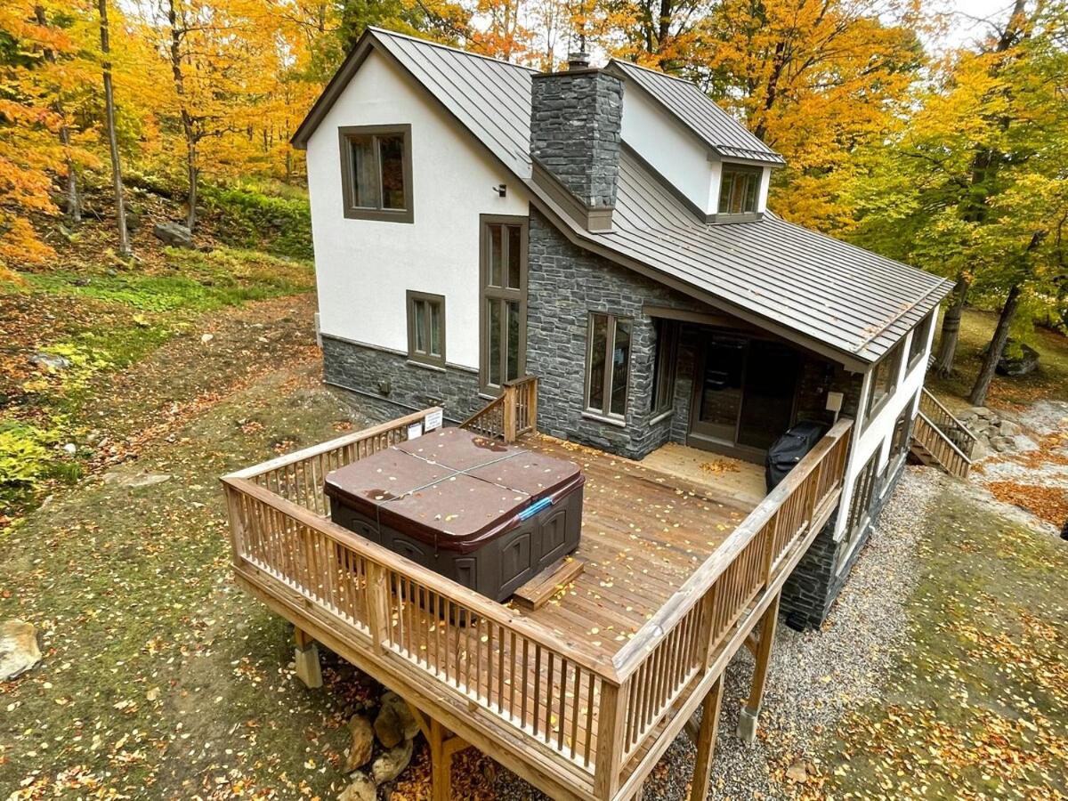 The Navillus House with Hot Tub, Slopeside, Ski On Ski Off, Air Conditioning
