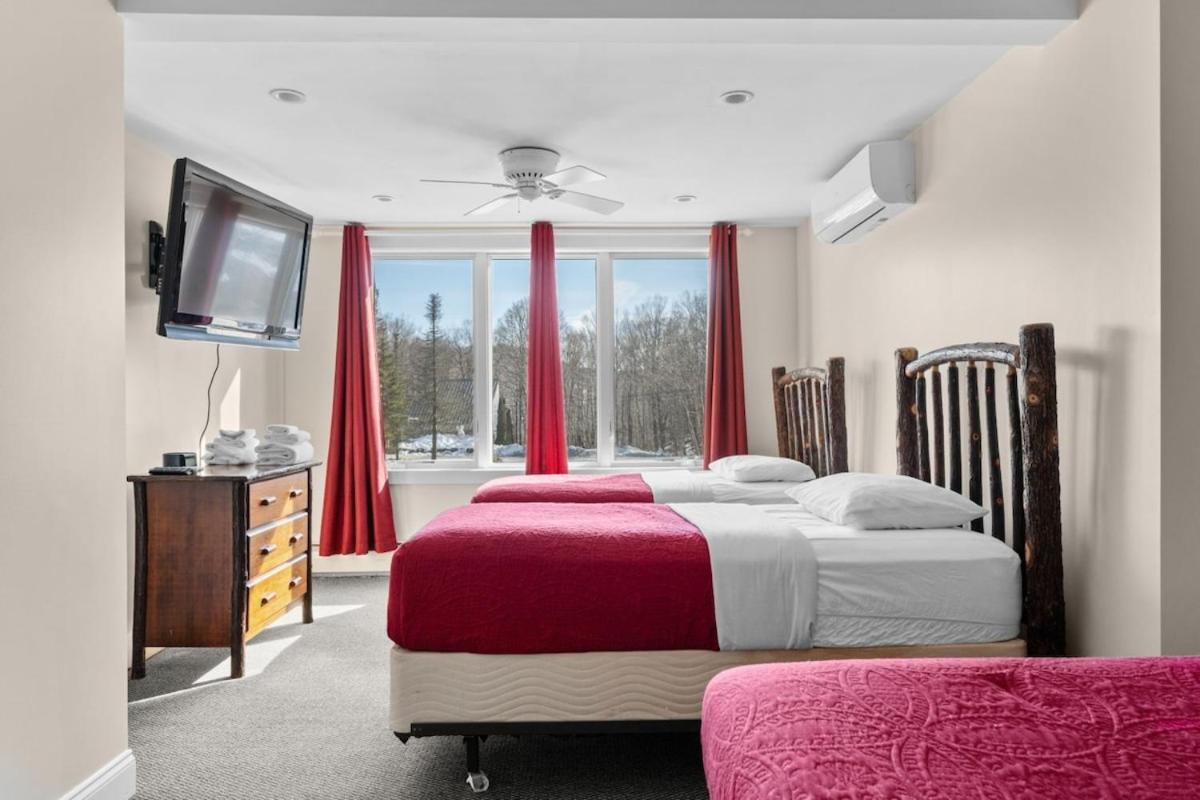 The Navillus House with Hot Tub, Slopeside, Ski On Ski Off, Air Conditioning