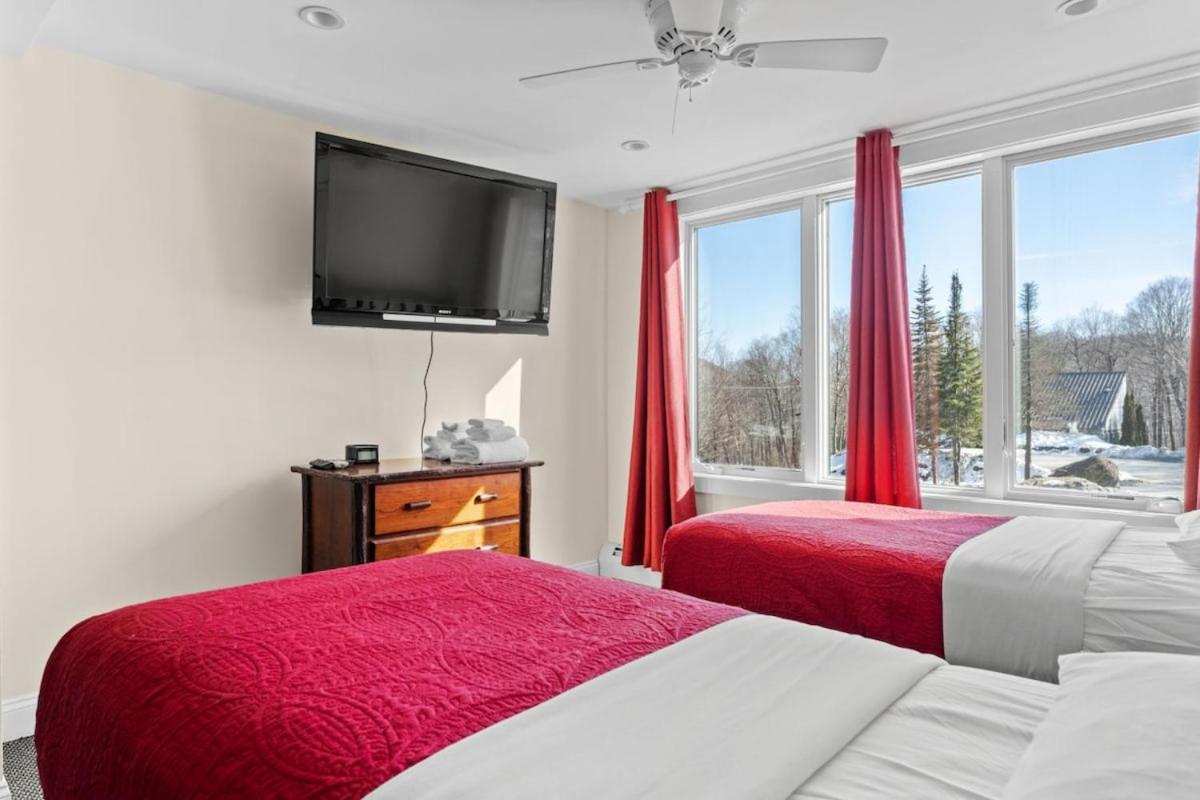 The Navillus House with Hot Tub, Slopeside, Ski On Ski Off, Air Conditioning