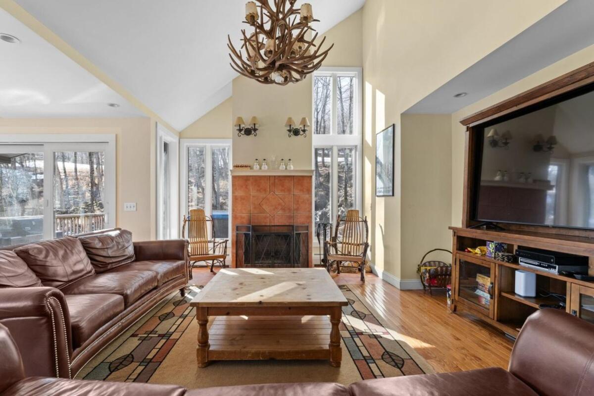 The Navillus House with Hot Tub, Slopeside, Ski On Ski Off, Air Conditioning