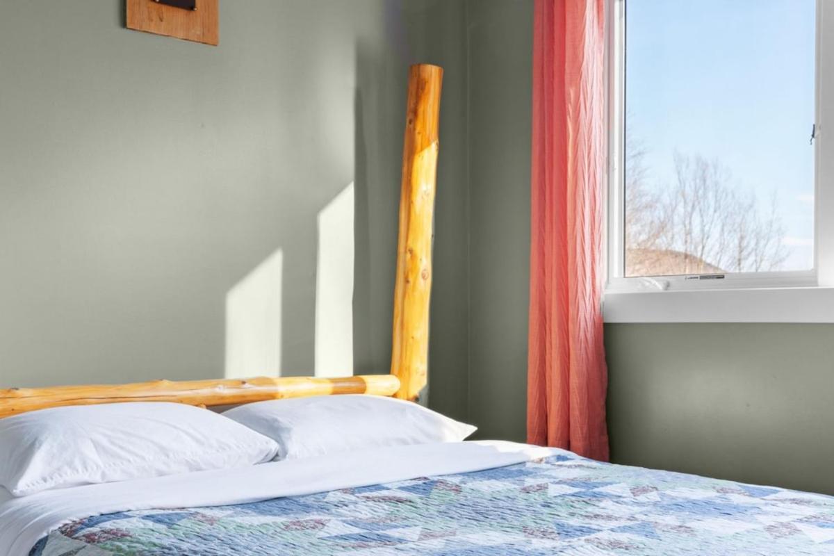 The Navillus House with Hot Tub, Slopeside, Ski On Ski Off, Air Conditioning