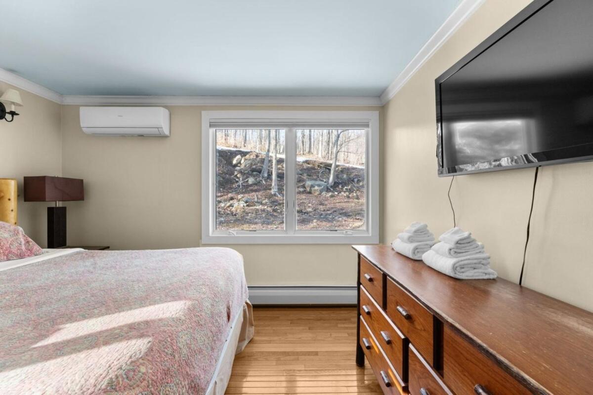 The Navillus House with Hot Tub, Slopeside, Ski On Ski Off, Air Conditioning