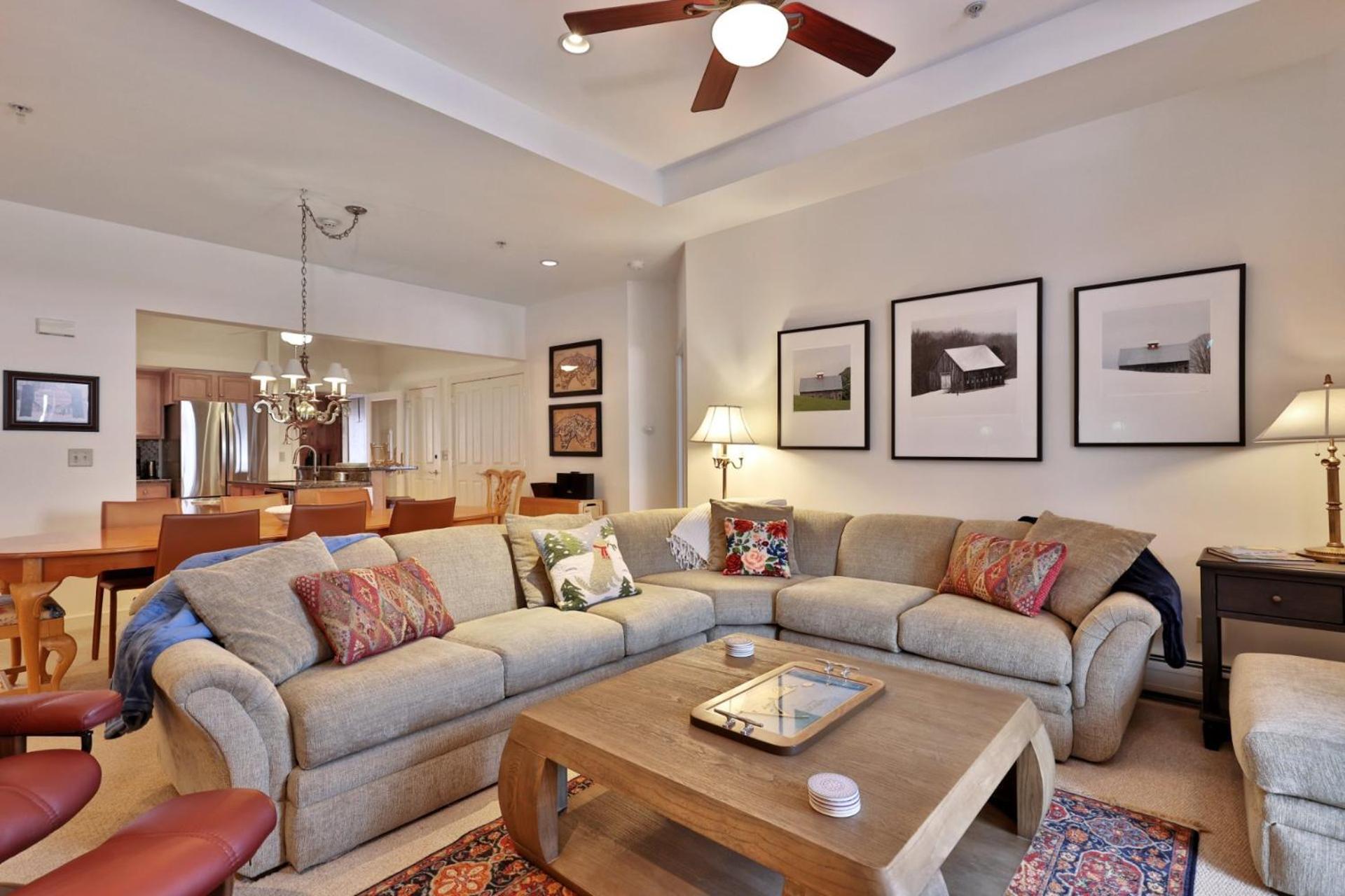 Lodges at Sunrise 3BR 3BA Luxury Ski On Ski Off Condo, Pool, Hot Tub, Gym, Sports Center