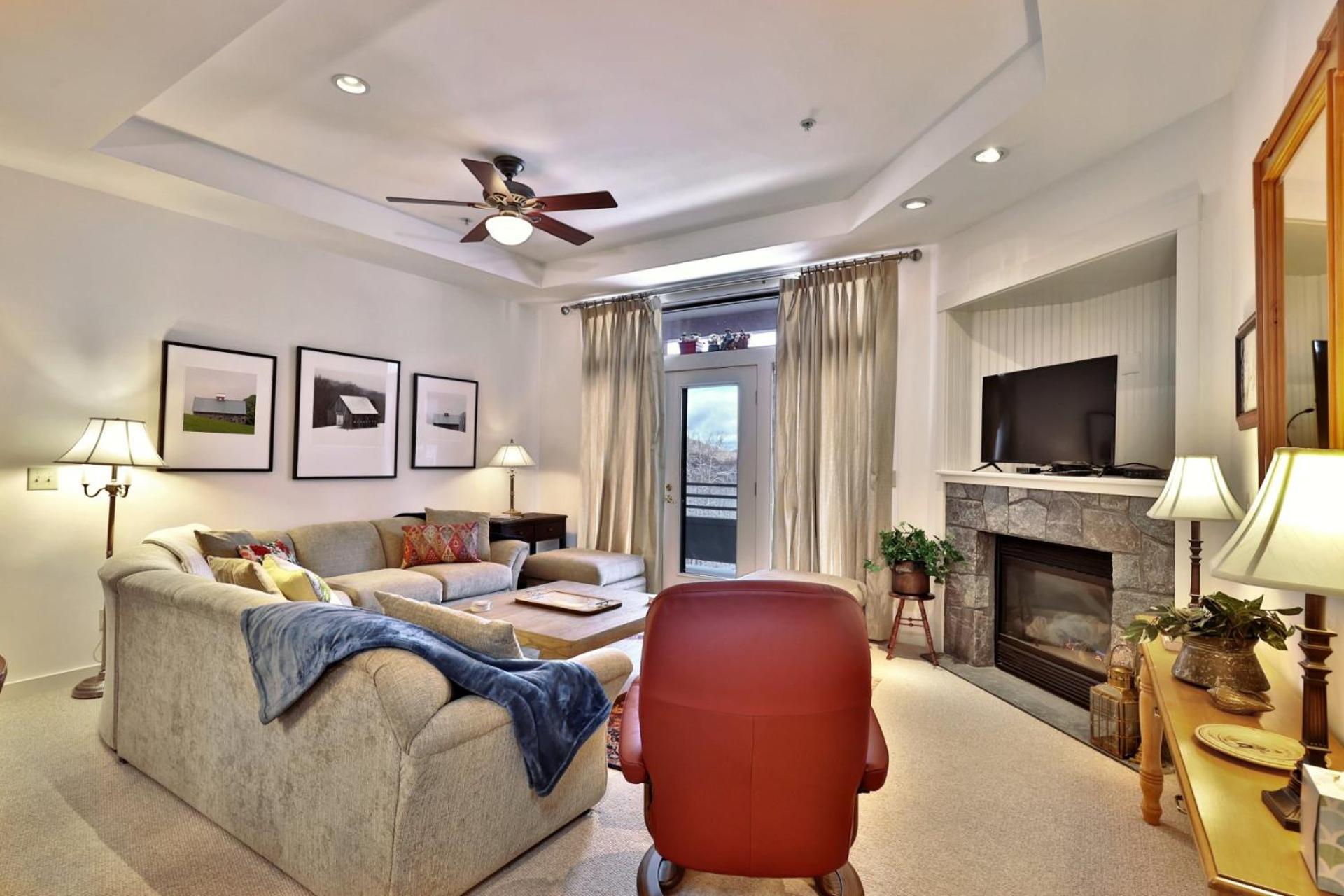 Lodges at Sunrise 3BR 3BA Luxury Ski On Ski Off Condo, Pool, Hot Tub, Gym, Sports Center