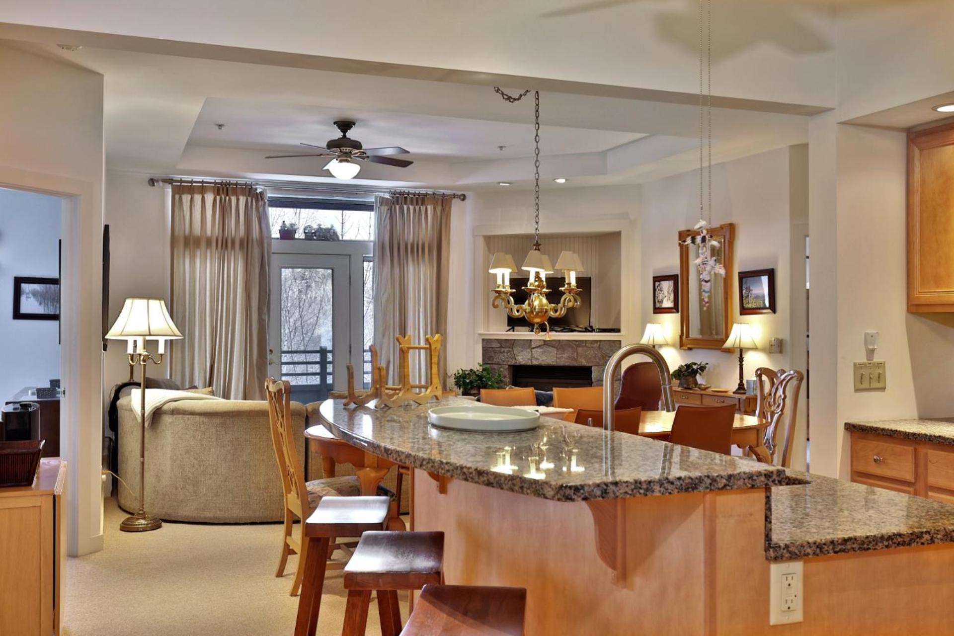 Lodges at Sunrise 3BR 3BA Luxury Ski On Ski Off Condo, Pool, Hot Tub, Gym, Sports Center