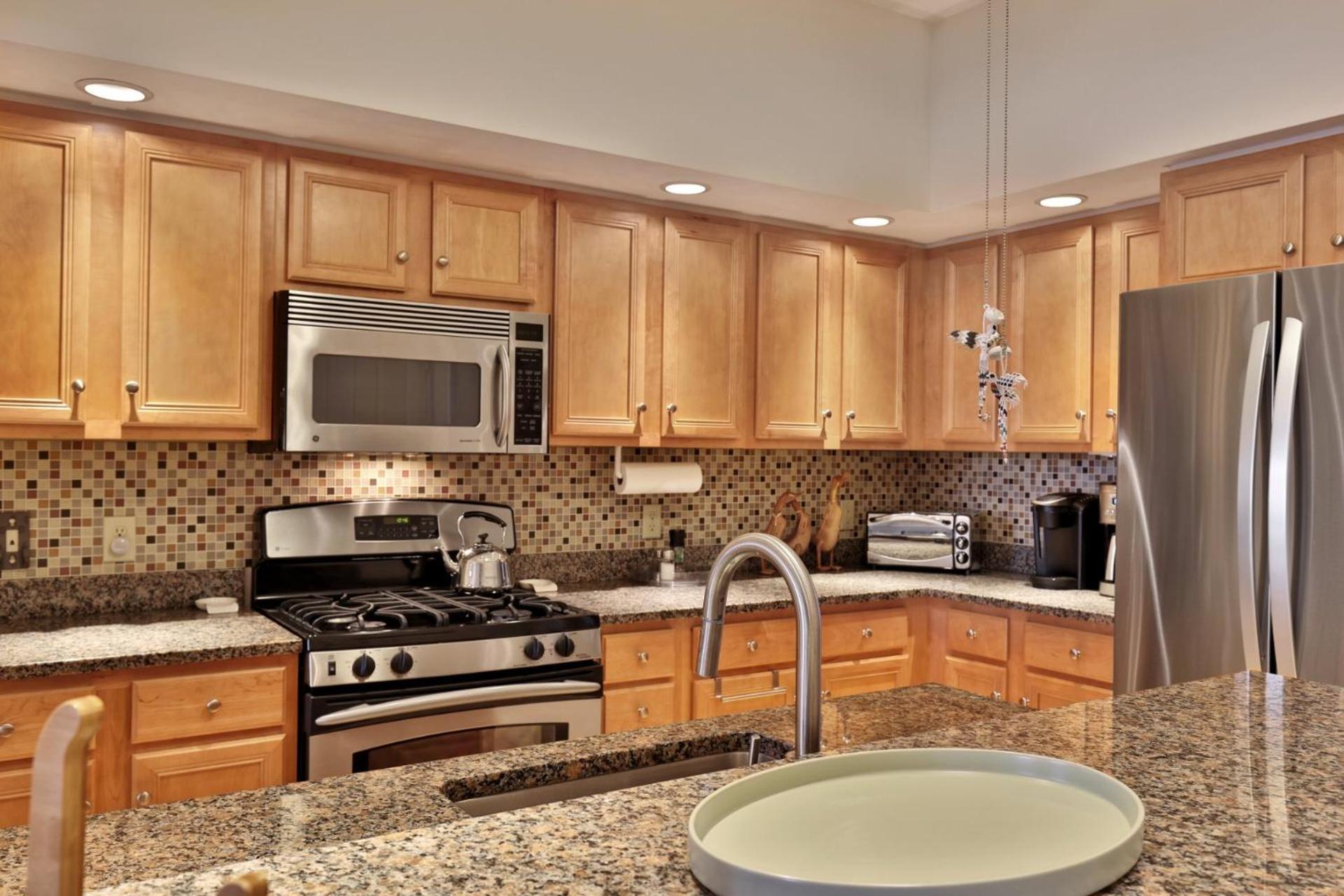 Lodges at Sunrise 3BR 3BA Luxury Ski On Ski Off Condo, Pool, Hot Tub, Gym, Sports Center