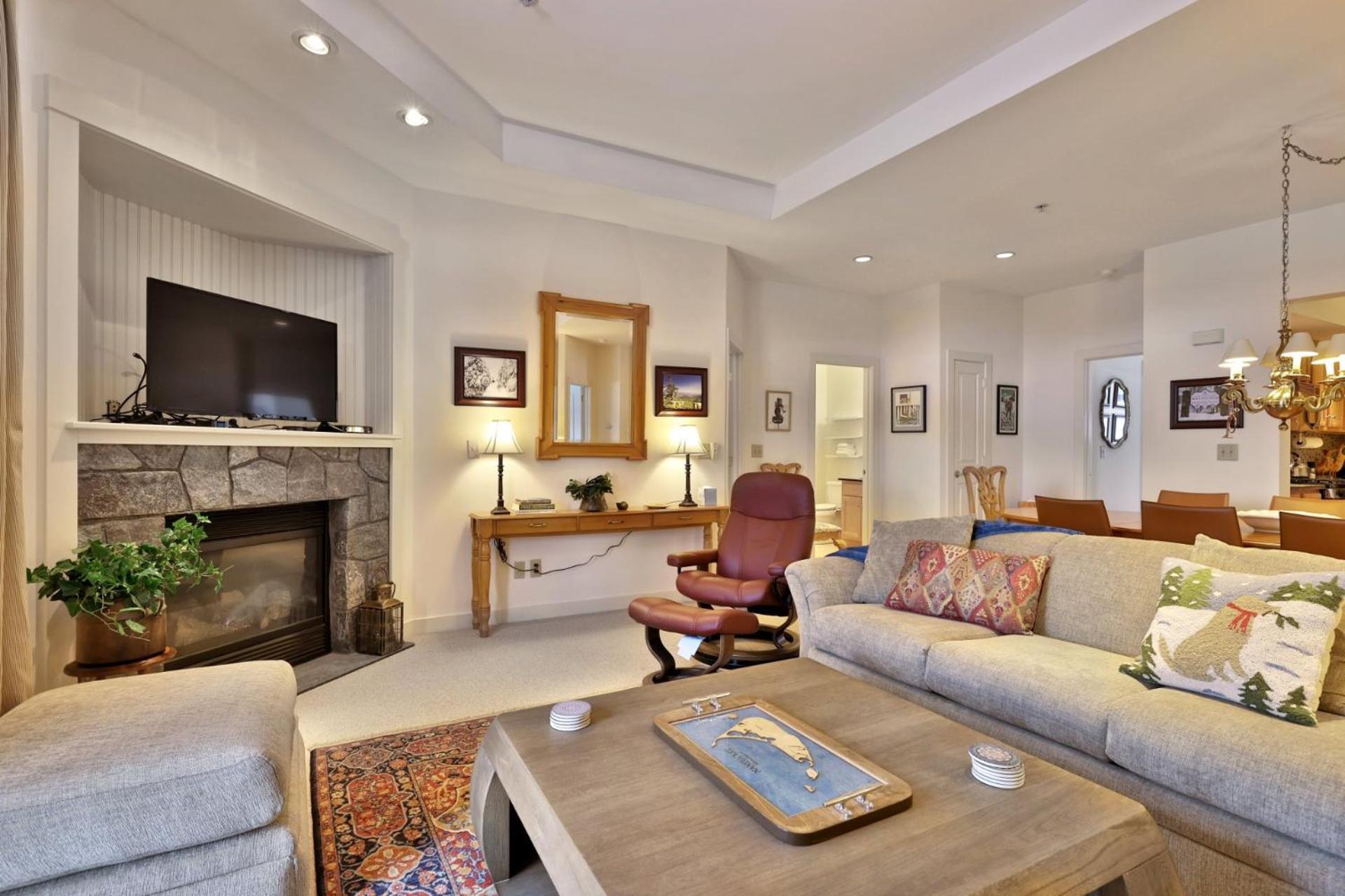 Lodges at Sunrise 3BR 3BA Luxury Ski On Ski Off Condo, Pool, Hot Tub, Gym, Sports Center