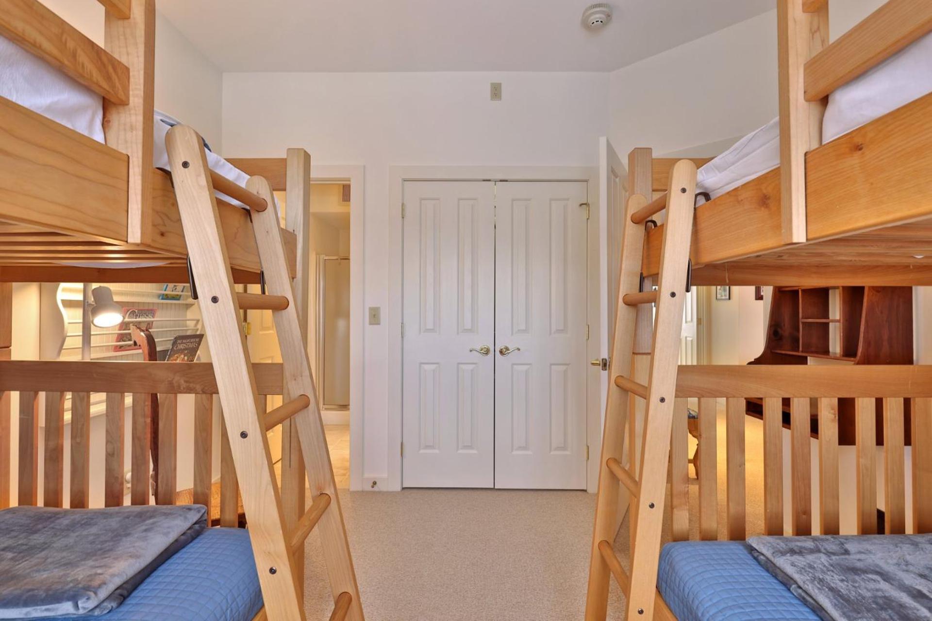 Lodges at Sunrise 3BR 3BA Luxury Ski On Ski Off Condo, Pool, Hot Tub, Gym, Sports Center
