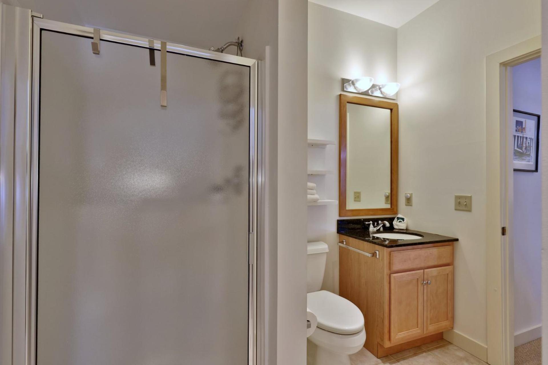 Lodges at Sunrise 3BR 3BA Luxury Ski On Ski Off Condo, Pool, Hot Tub, Gym, Sports Center