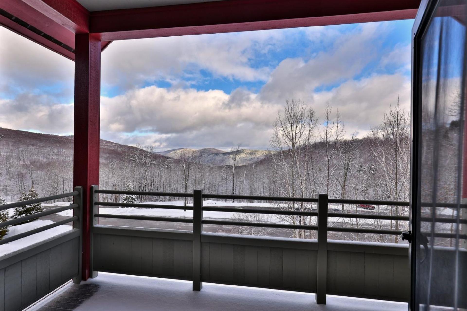 Lodges at Sunrise 3BR 3BA Luxury Ski On Ski Off Condo, Pool, Hot Tub, Gym, Sports Center
