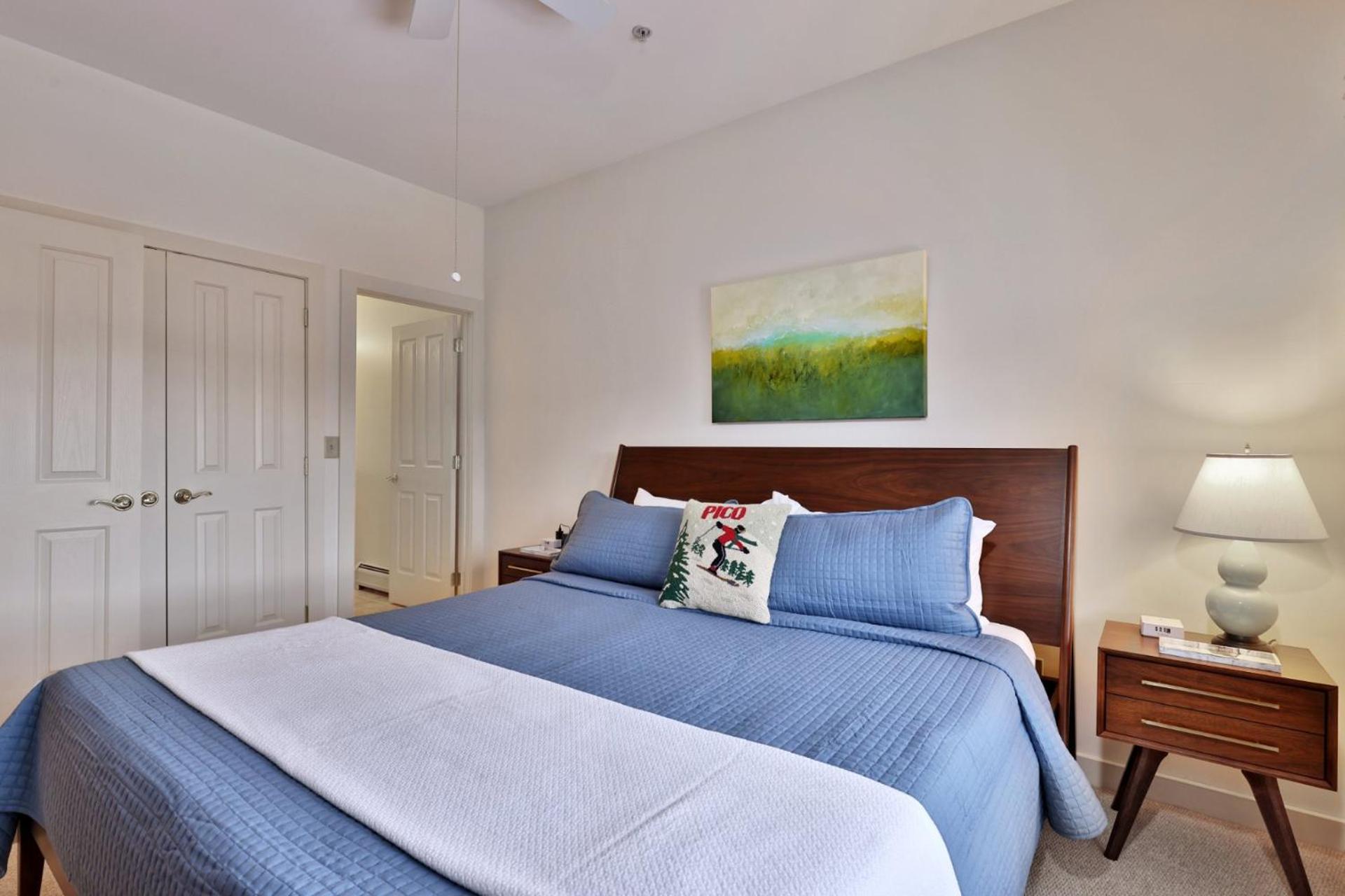 Lodges at Sunrise 3BR 3BA Luxury Ski On Ski Off Condo, Pool, Hot Tub, Gym, Sports Center