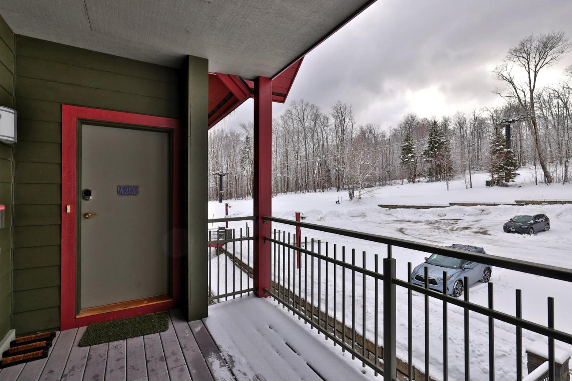Lodges at Sunrise 3BR 3BA Luxury Ski On Ski Off Condo, Pool, Hot Tub, Gym, Sports Center