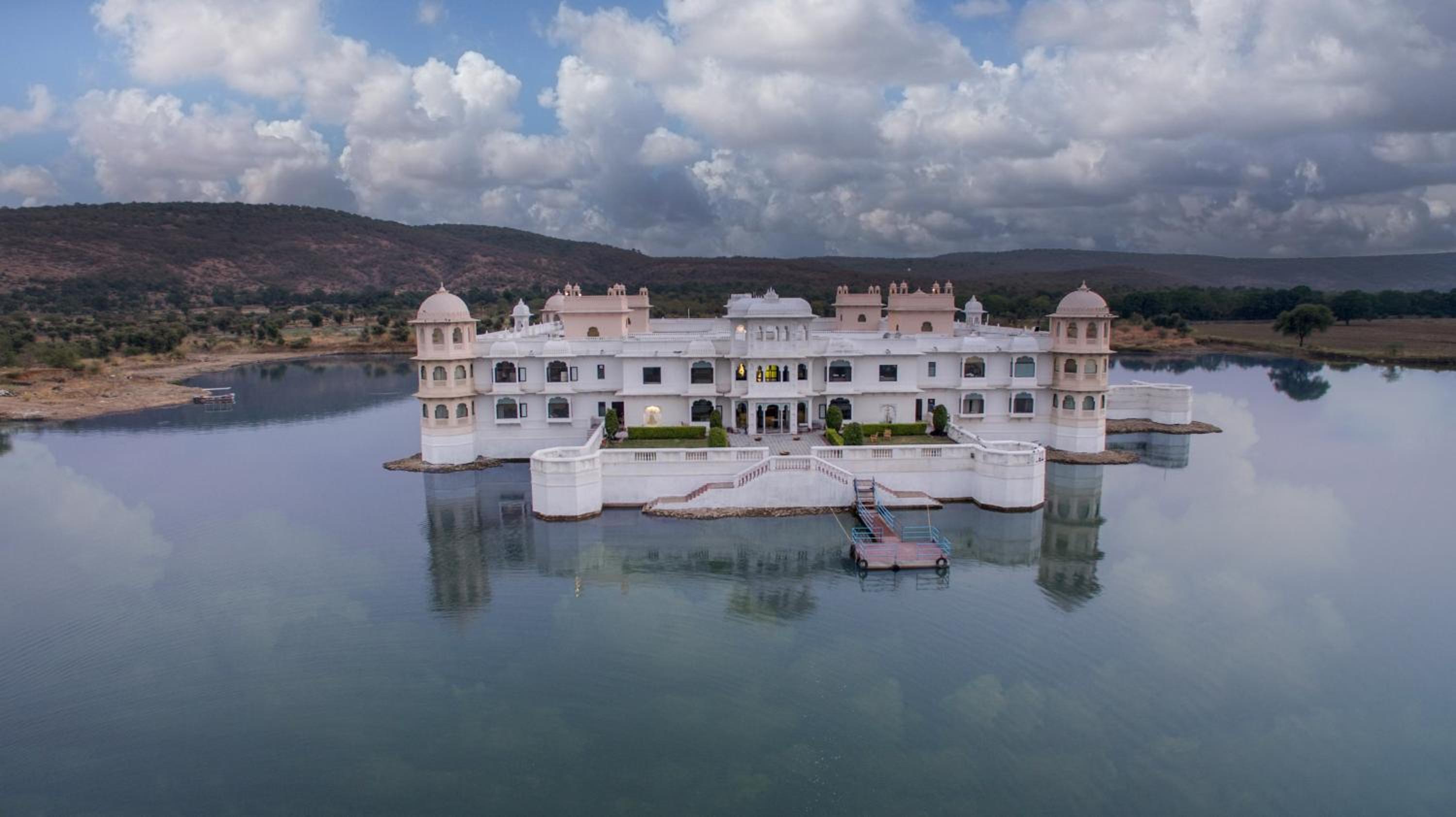 juSTa Lake Nahargarh Palace, Chittorgarh view 4