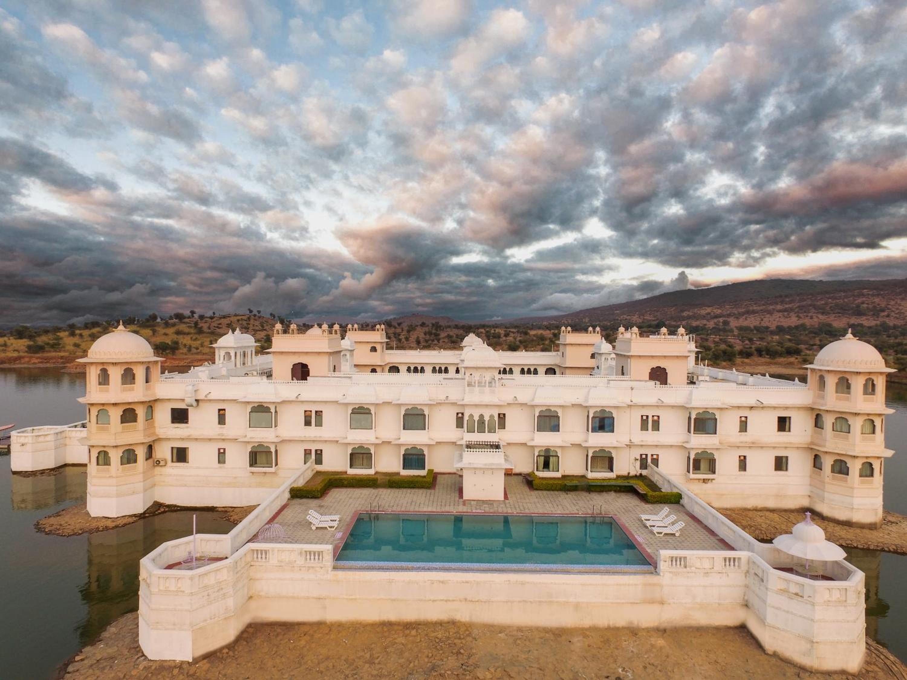 juSTa Lake Nahargarh Palace, Chittorgarh view 3