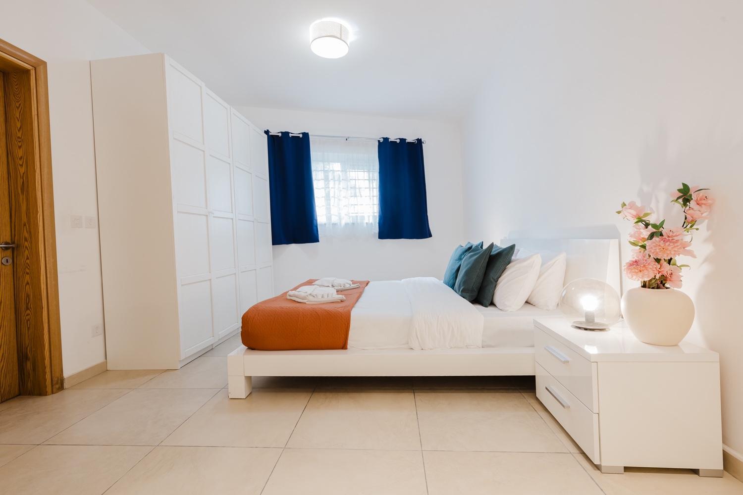 102 Seafront 3Bed Sliema with pool by Homely
