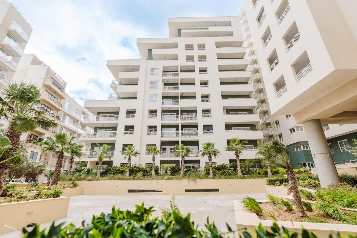 102 Seafront 3Bed Sliema with pool by Homely