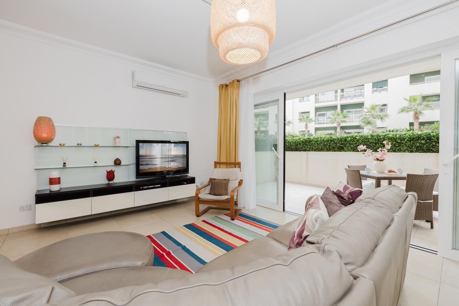 102 Seafront 3Bed Sliema with pool by Homely