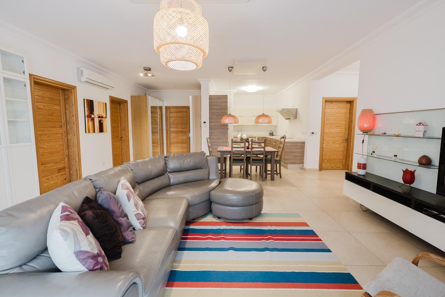 102 Seafront 3Bed Sliema with pool by Homely