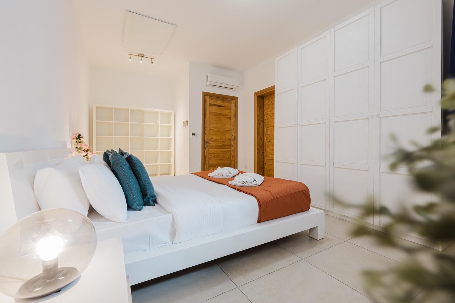 102 Seafront 3Bed Sliema with pool by Homely