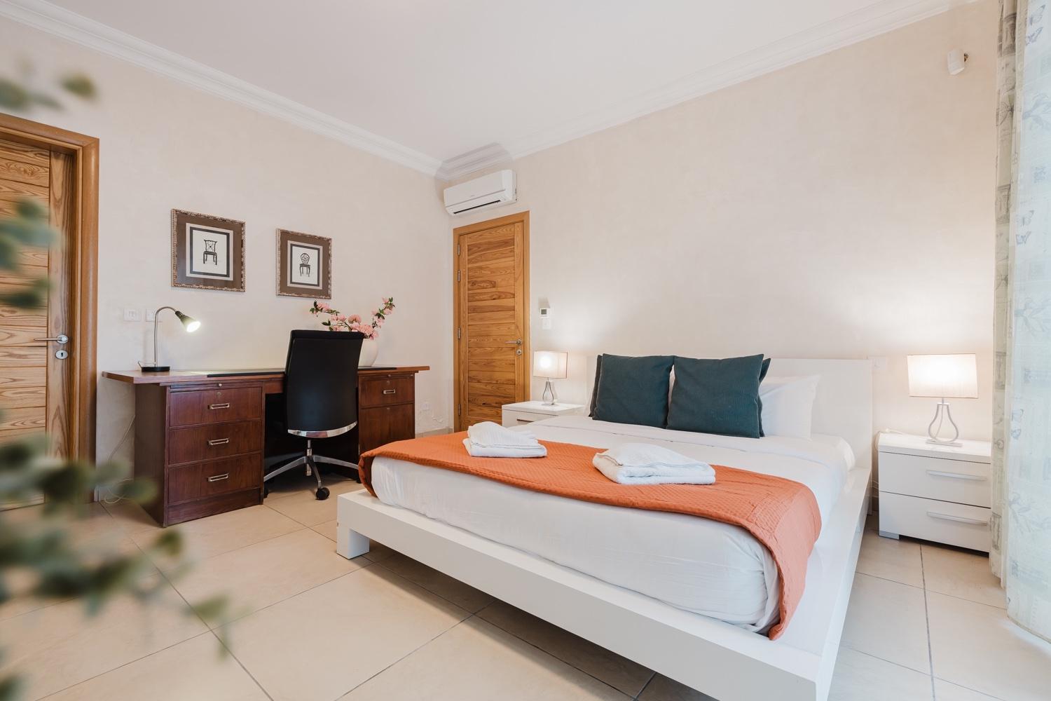 102 Seafront 3Bed Sliema with pool by Homely