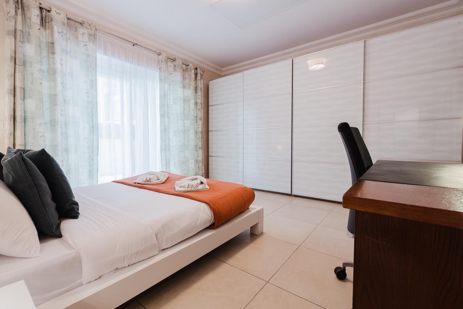 102 Seafront 3Bed Sliema with pool by Homely