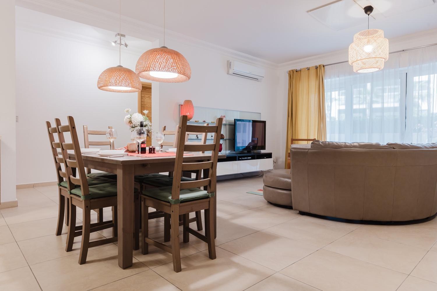 102 Seafront 3Bed Sliema with pool by Homely