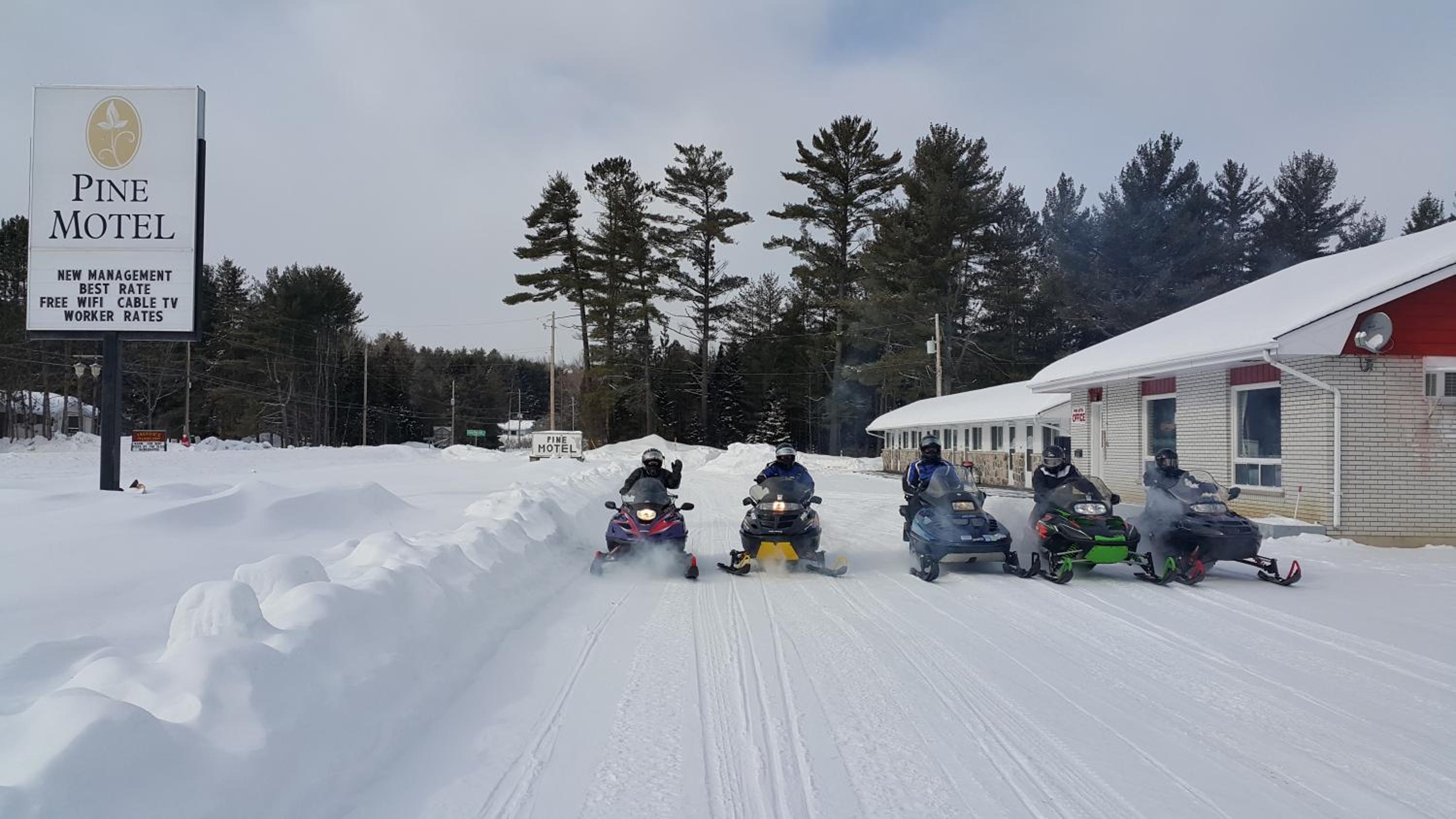 Pine Motel