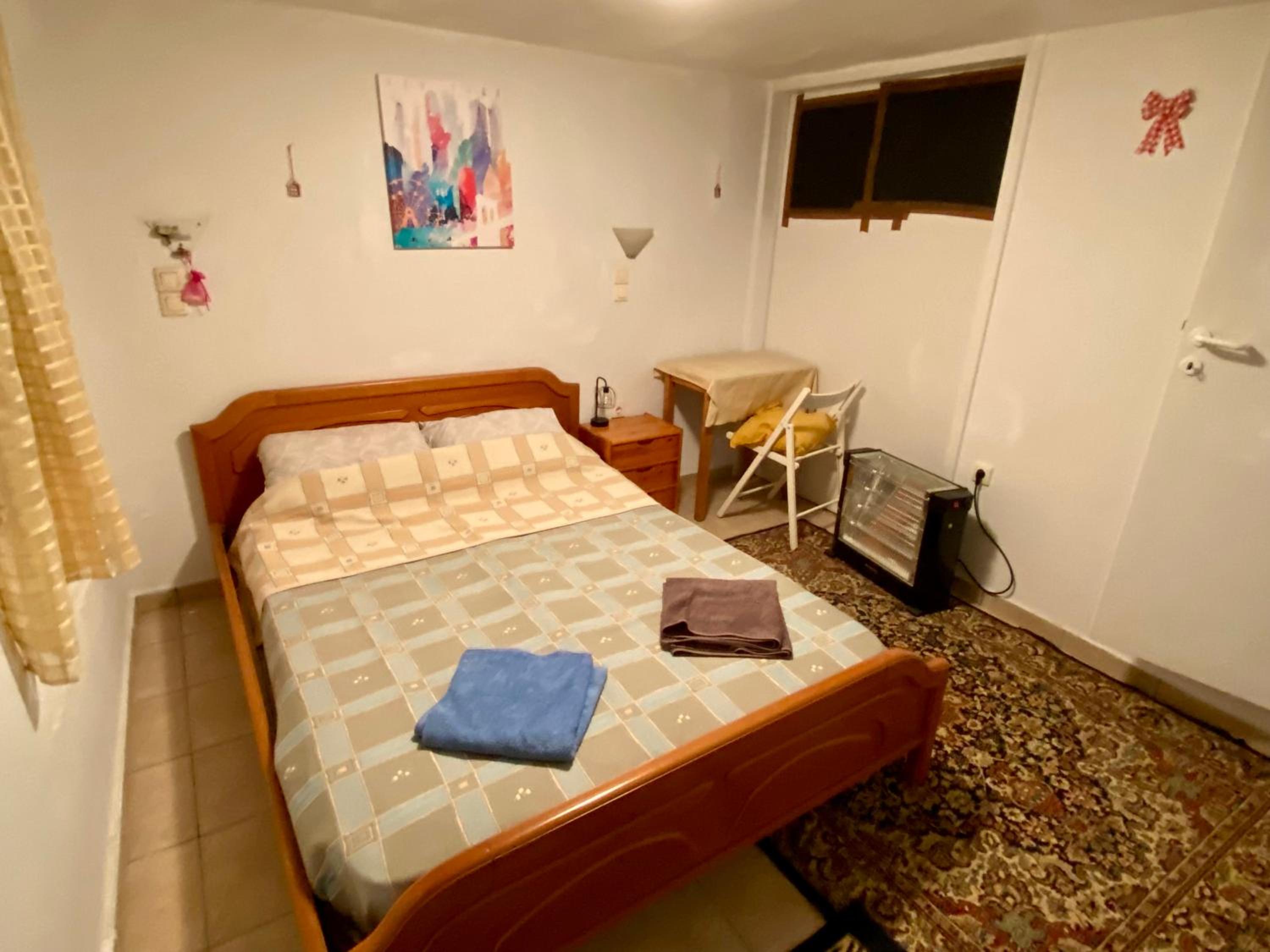 20 mins from city centre, rural house