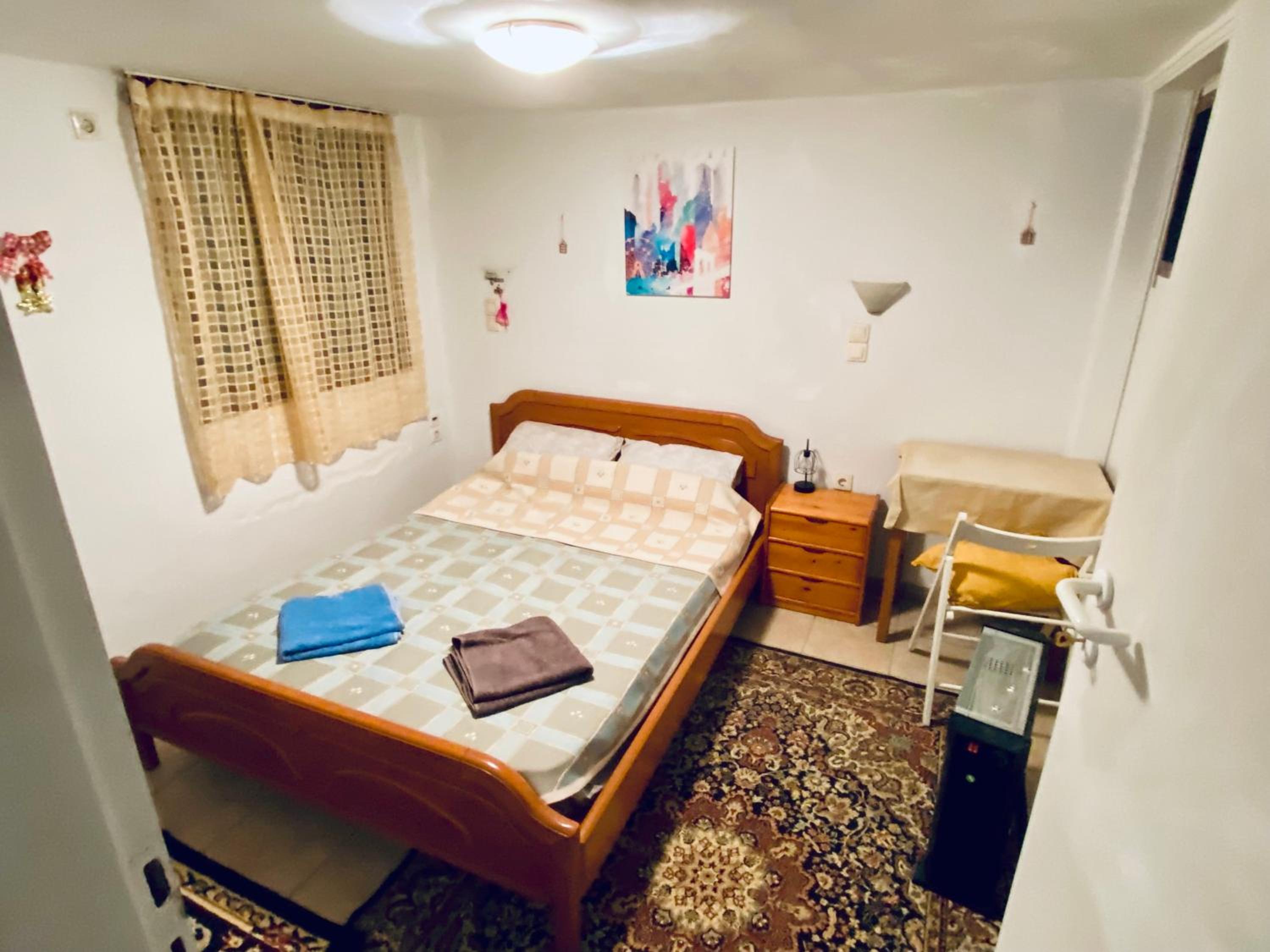 20 mins from city centre, rural house