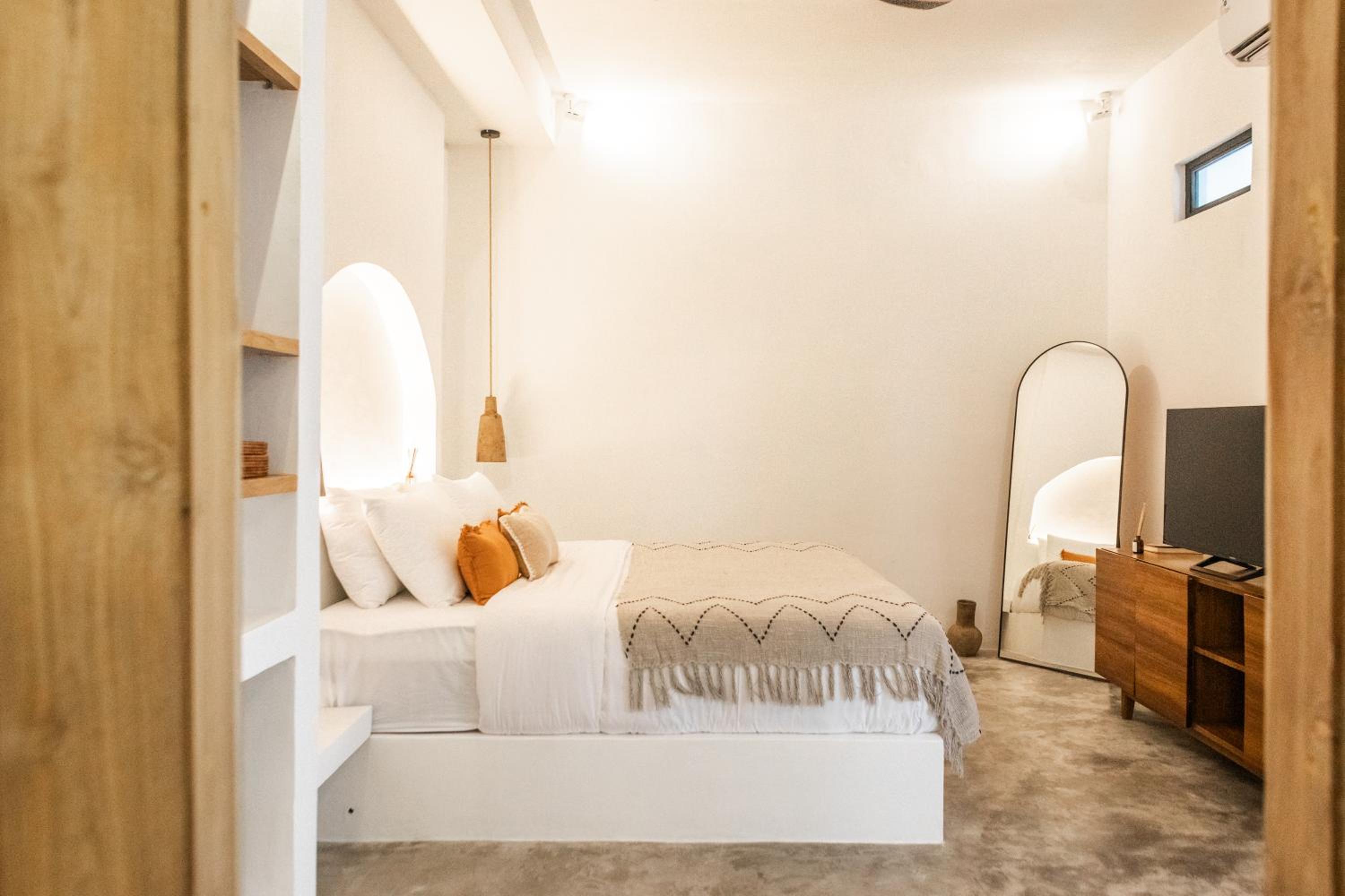 NMBR One - New 2BR home for remote travelers in Canggu