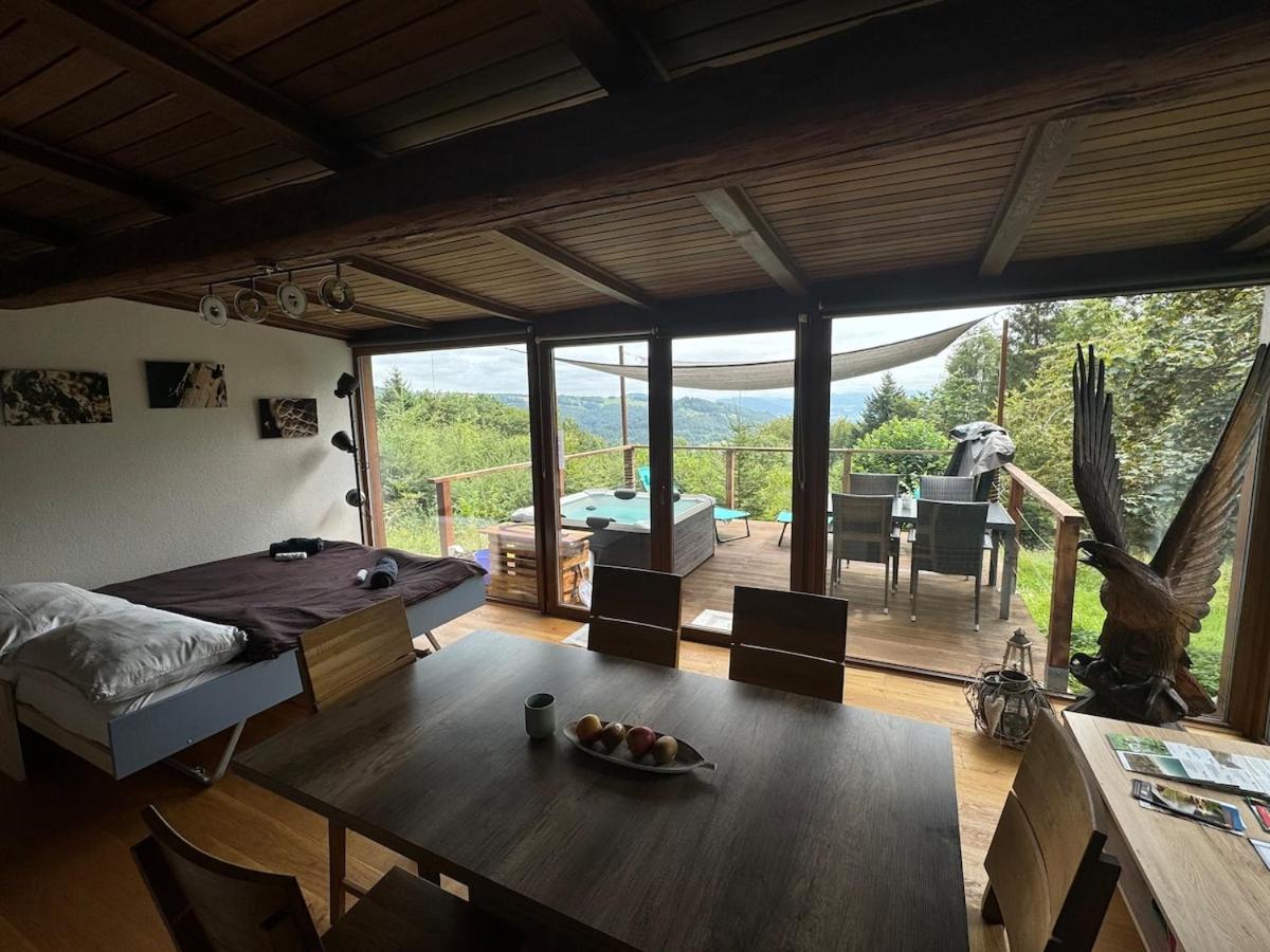 Chalet isolé avec jacuzzi et vue panoramique