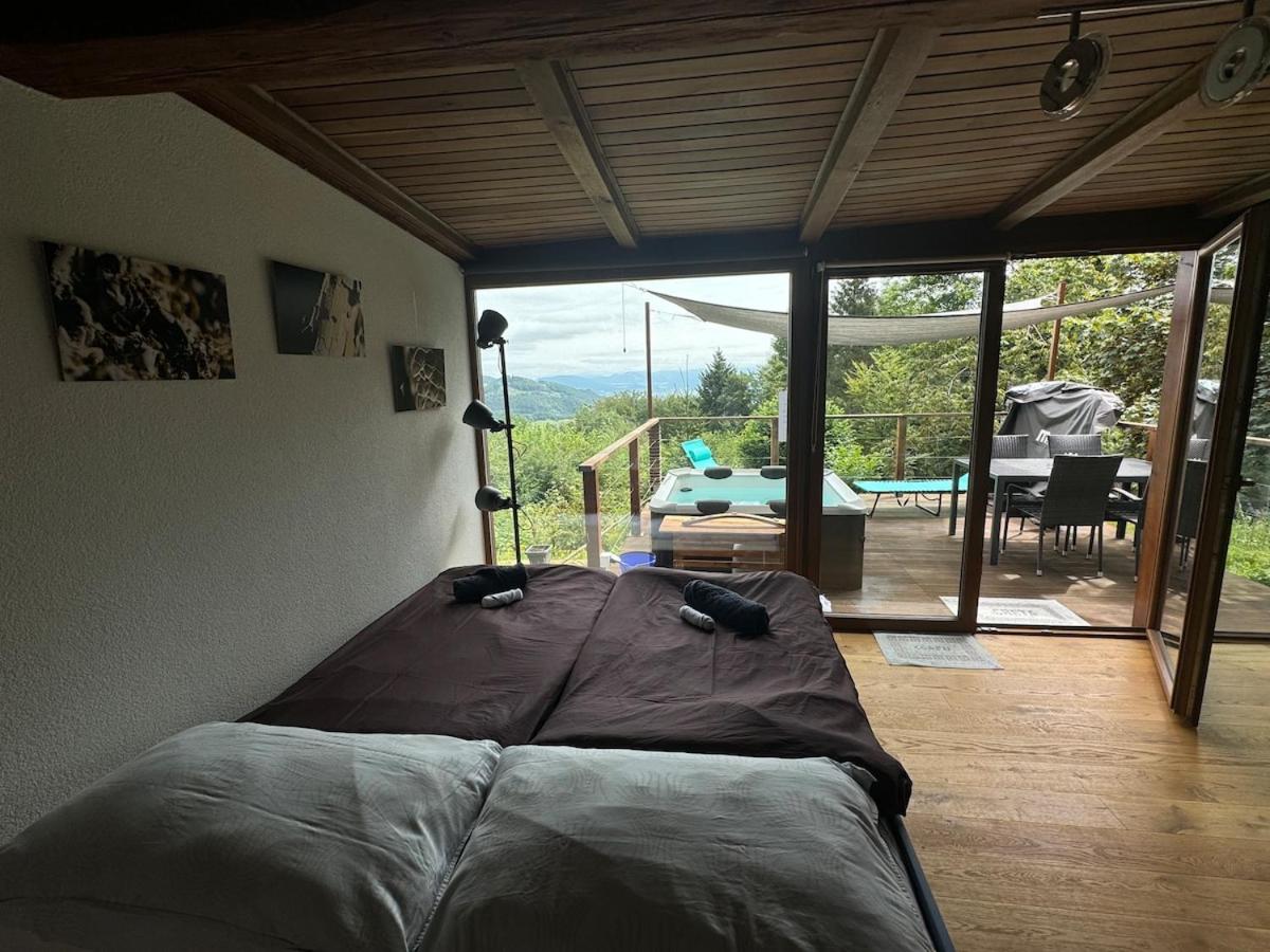 Chalet isolé avec jacuzzi et vue panoramique