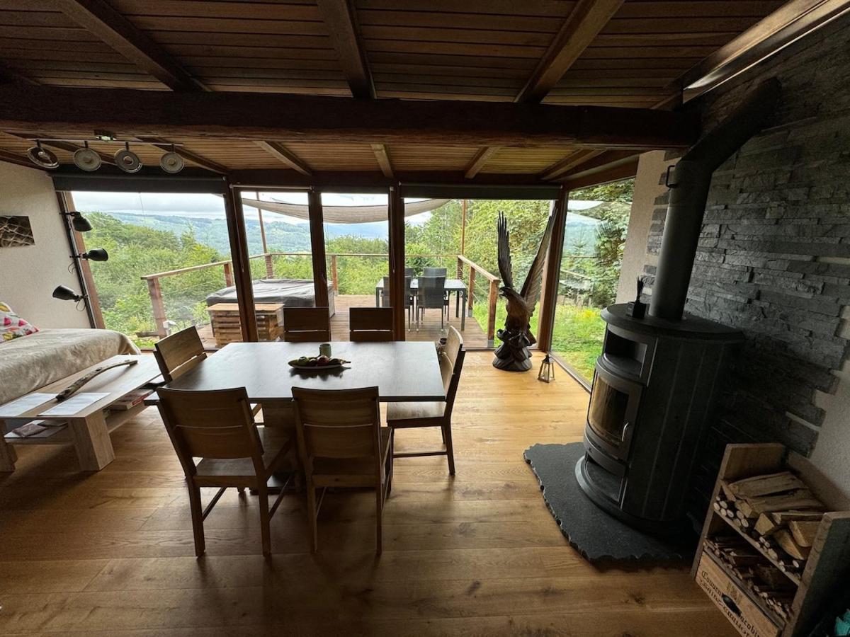Chalet isolé avec jacuzzi et vue panoramique