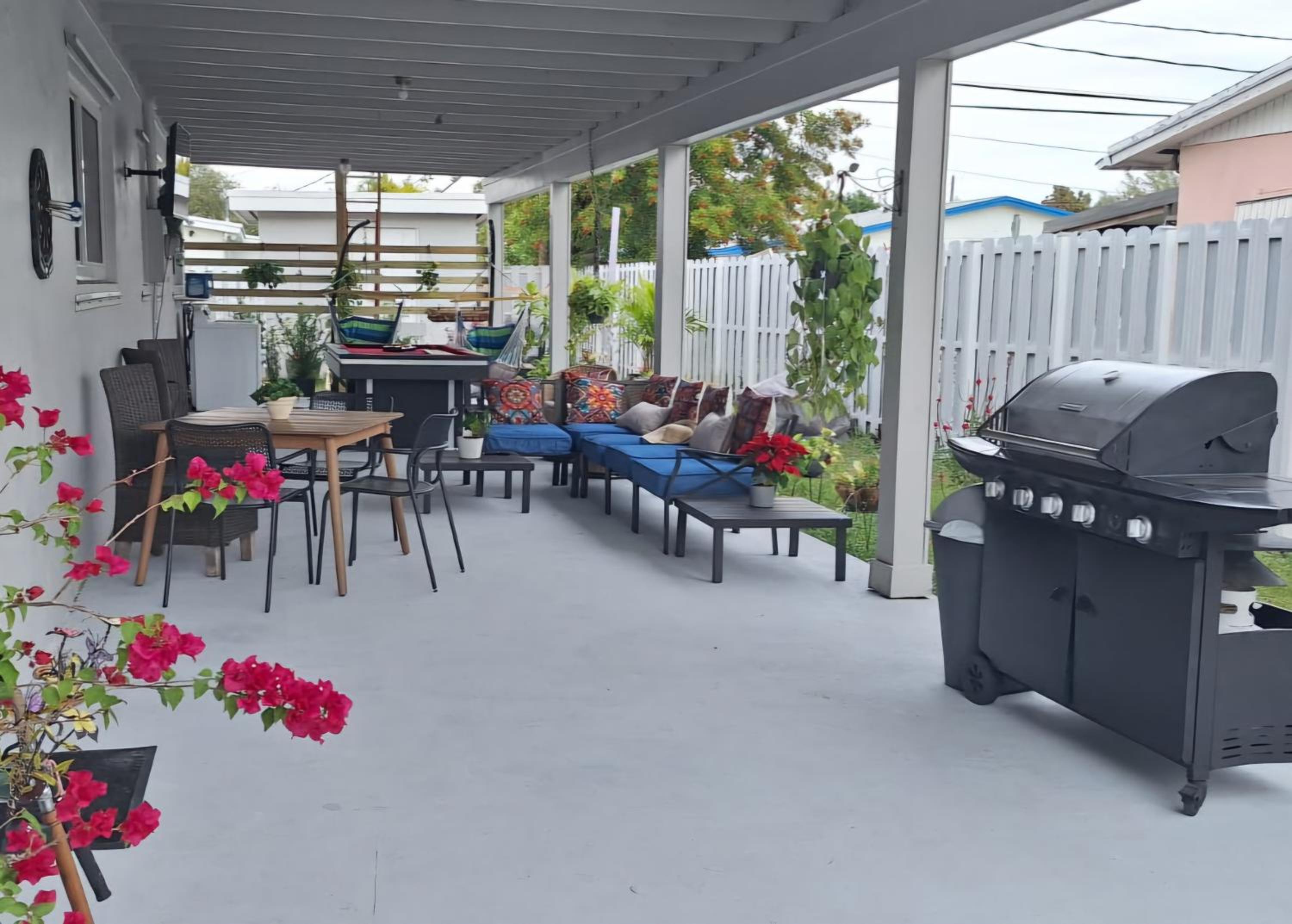 Luxury 3BR Duplex in Cutler Bay, Pool Table, BBQ, Terrace & Free Parking