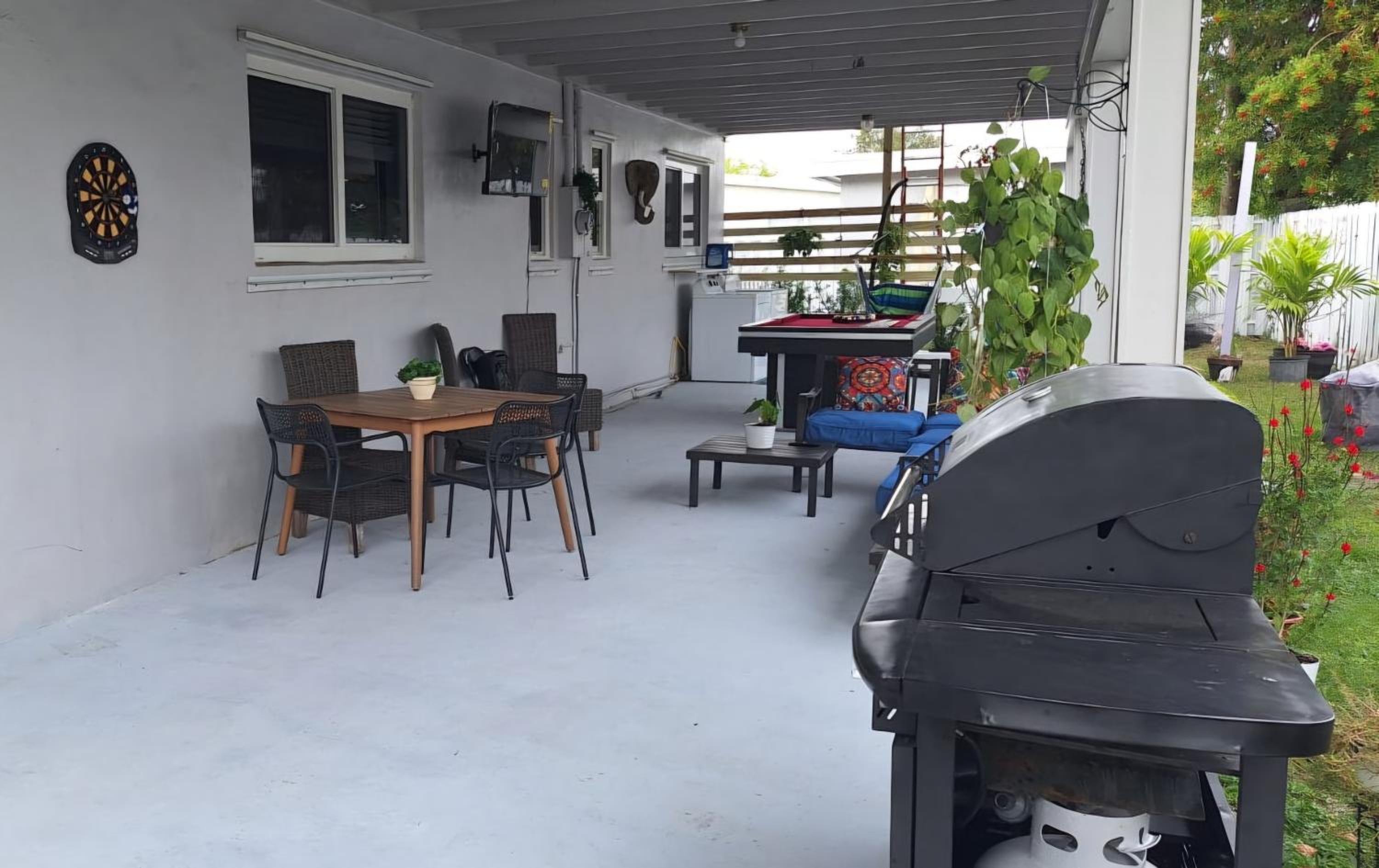 Luxury 3BR Duplex in Cutler Bay, Pool Table, BBQ, Terrace & Free Parking