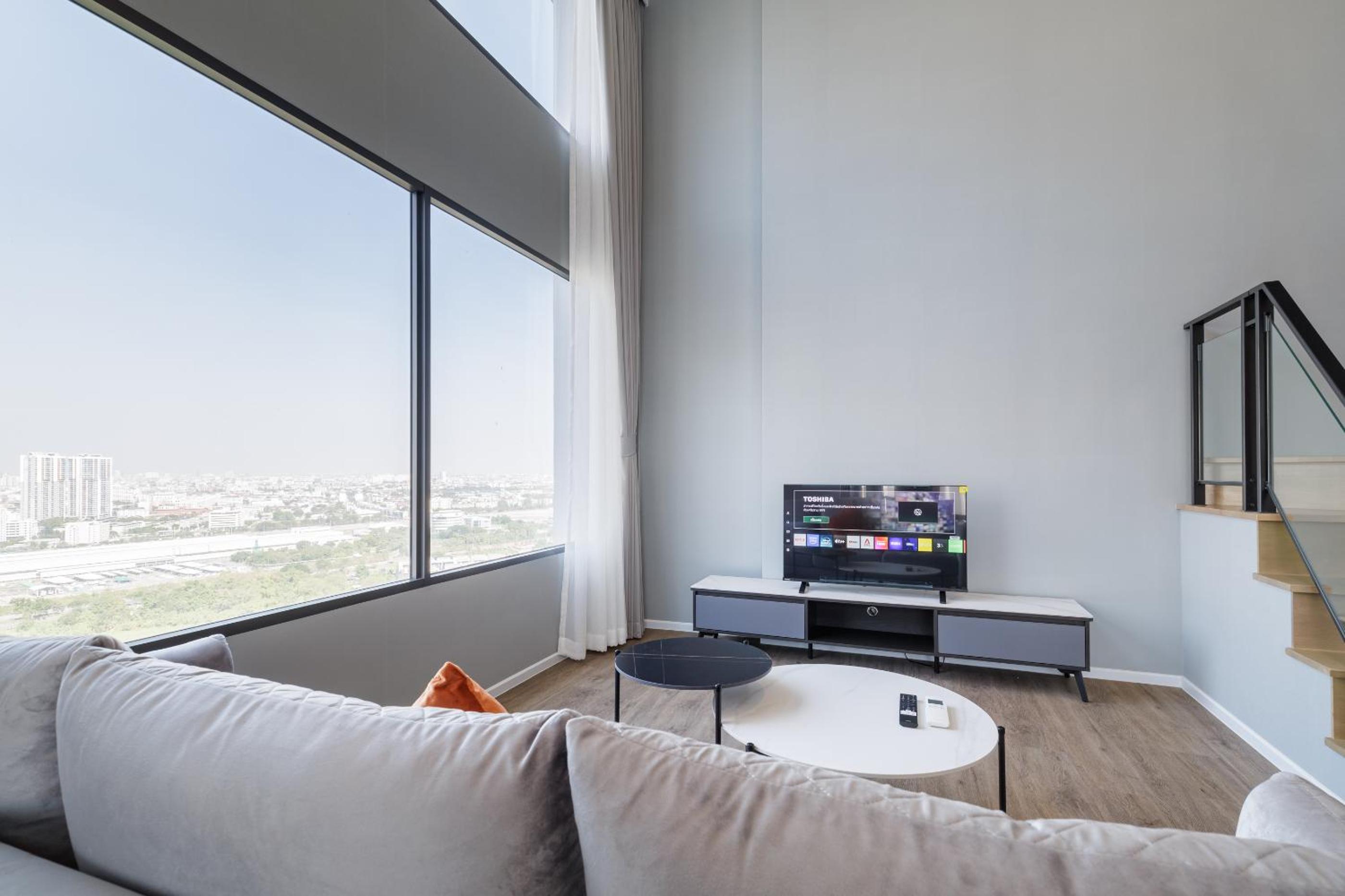 loft 二房可住4人 近jodd夜市 游泳池