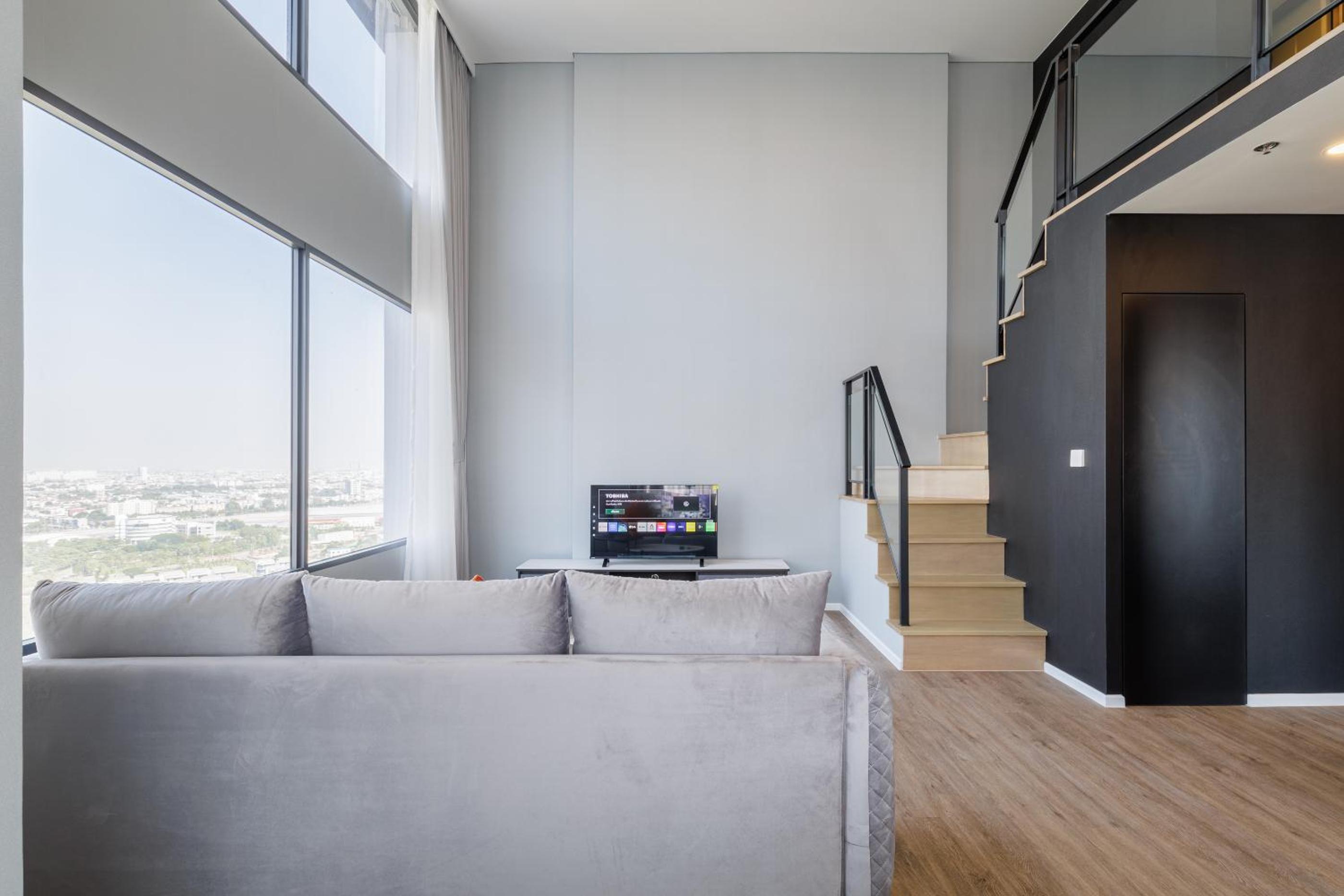 loft 二房可住4人 近jodd夜市 游泳池
