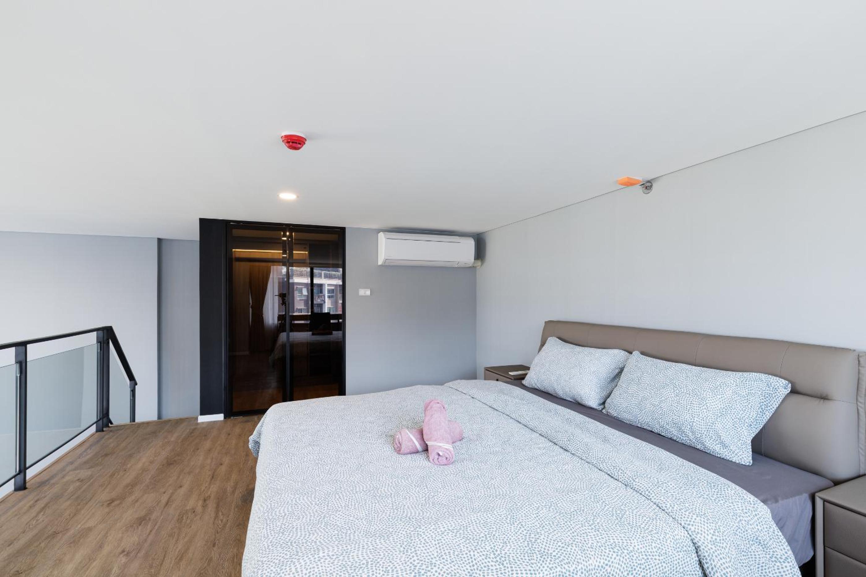 loft 二房可住4人 近jodd夜市 游泳池