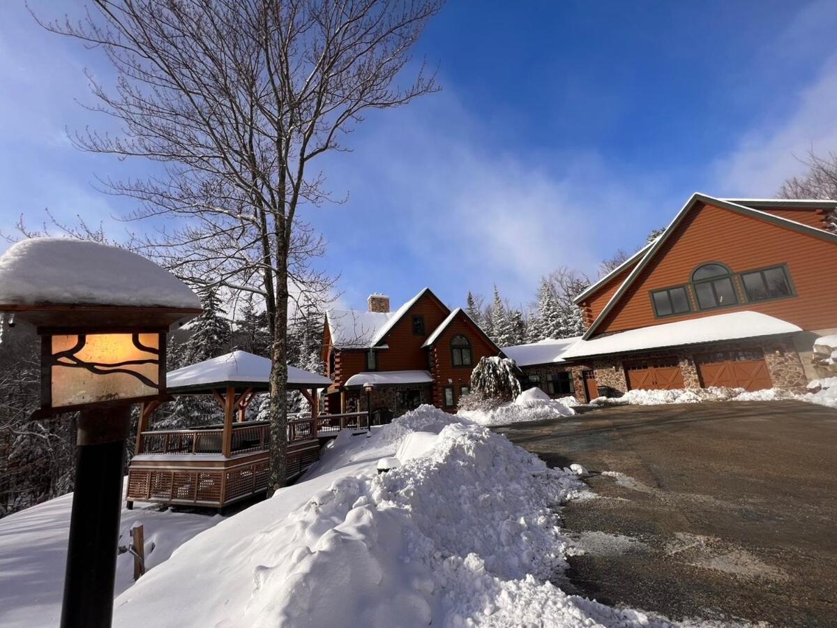The Apartment at the Slopeside Estate House - Ski On Ski Off, Hot Tub, Mountain Views