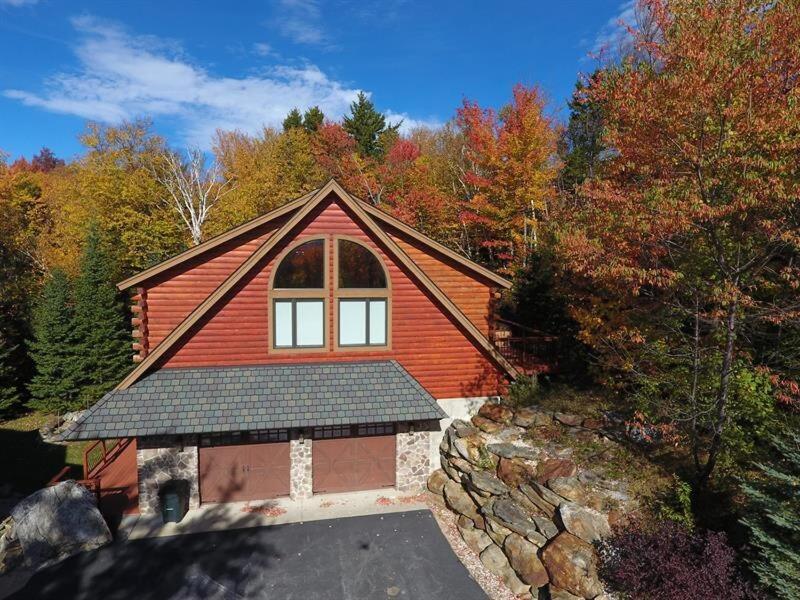 The Apartment at the Slopeside Estate House - Ski On Ski Off, Hot Tub, Mountain Views
