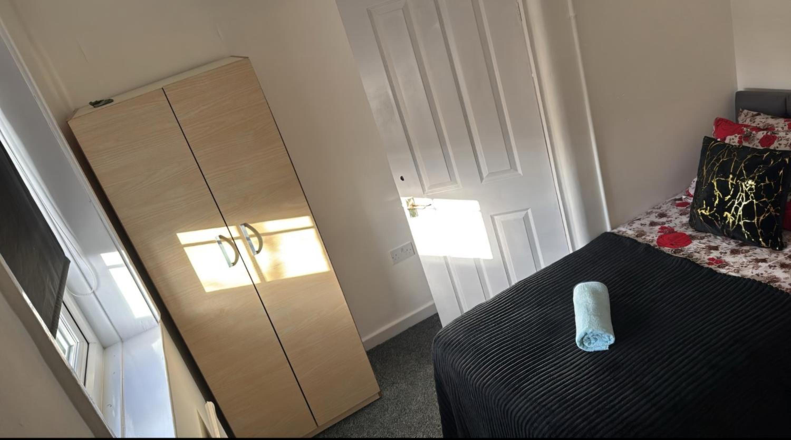 London House near Greenwich, Free Parking, Free WIFI