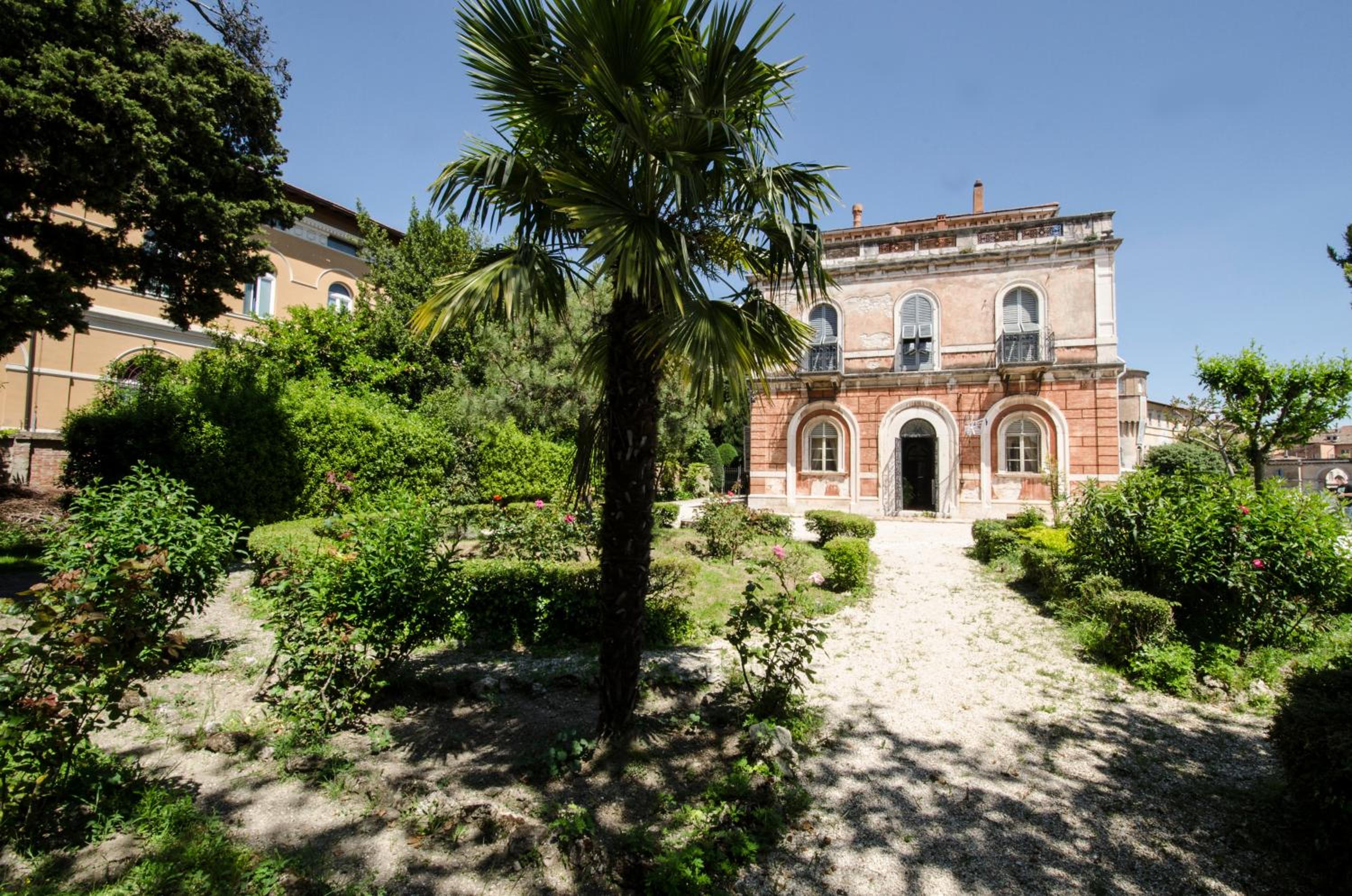 Hotel Iris - Image 1