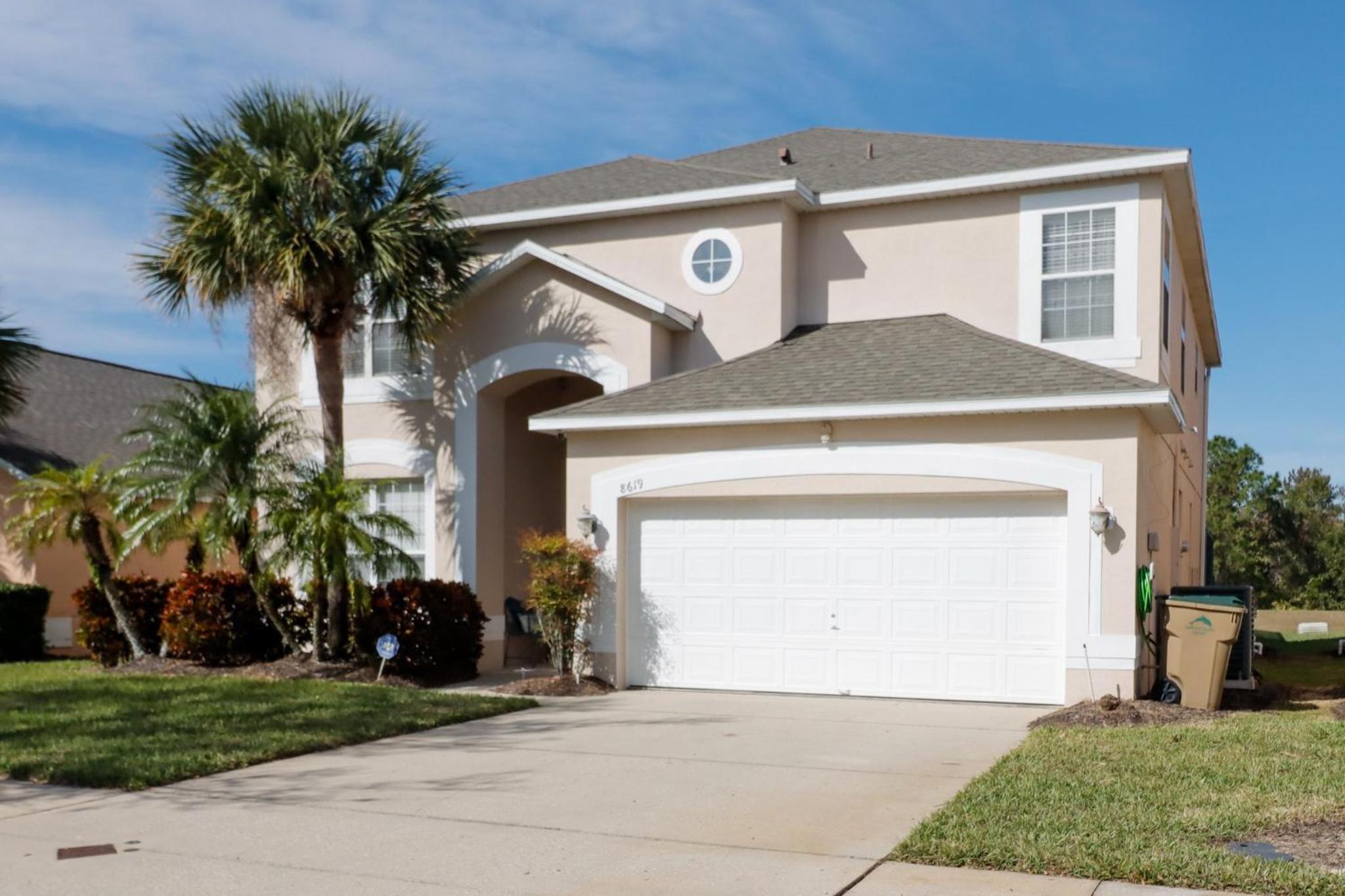 Spacious Emerald Island Resort Home with Pool Spa and Resort Amenities near Disney