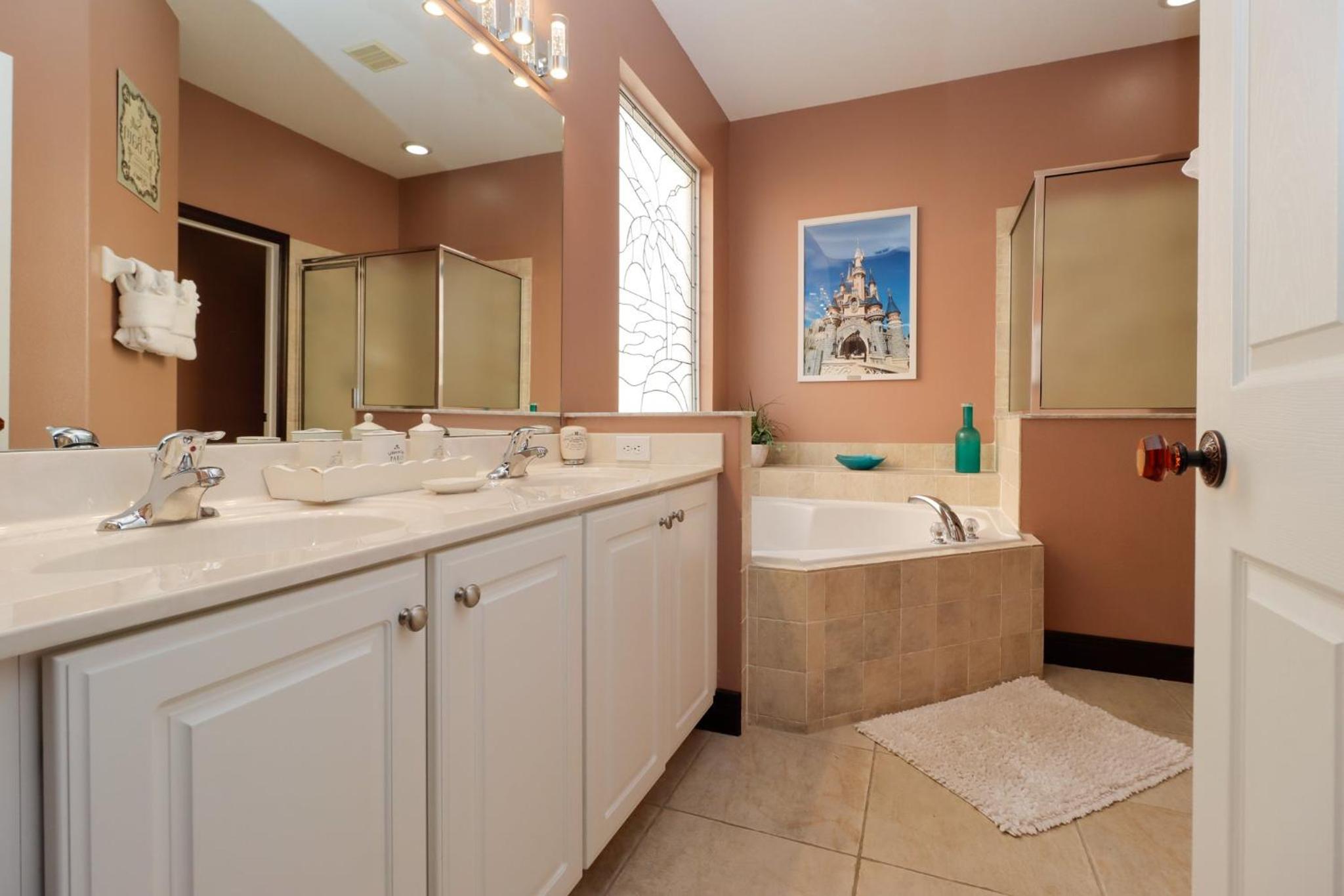 Spacious Emerald Island Resort Home with Pool Spa and Resort Amenities near Disney