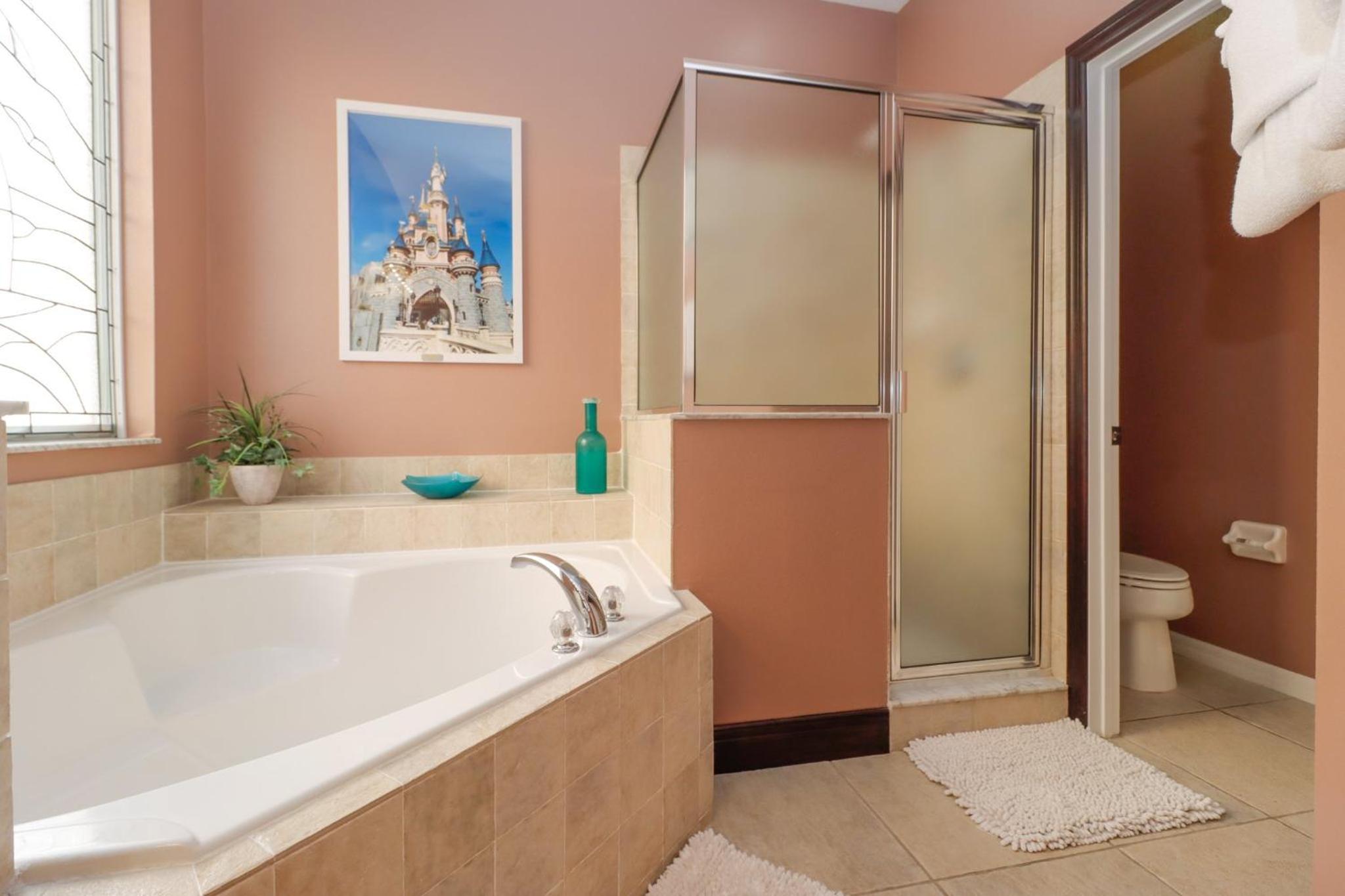 Spacious Emerald Island Resort Home with Pool Spa and Resort Amenities near Disney