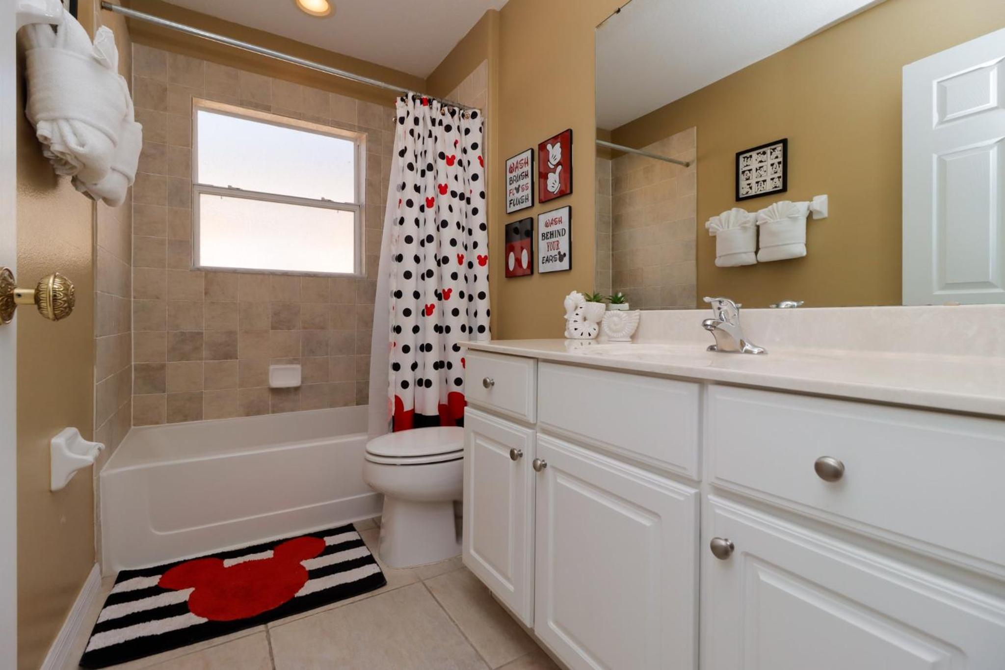 Spacious Emerald Island Resort Home with Pool Spa and Resort Amenities near Disney